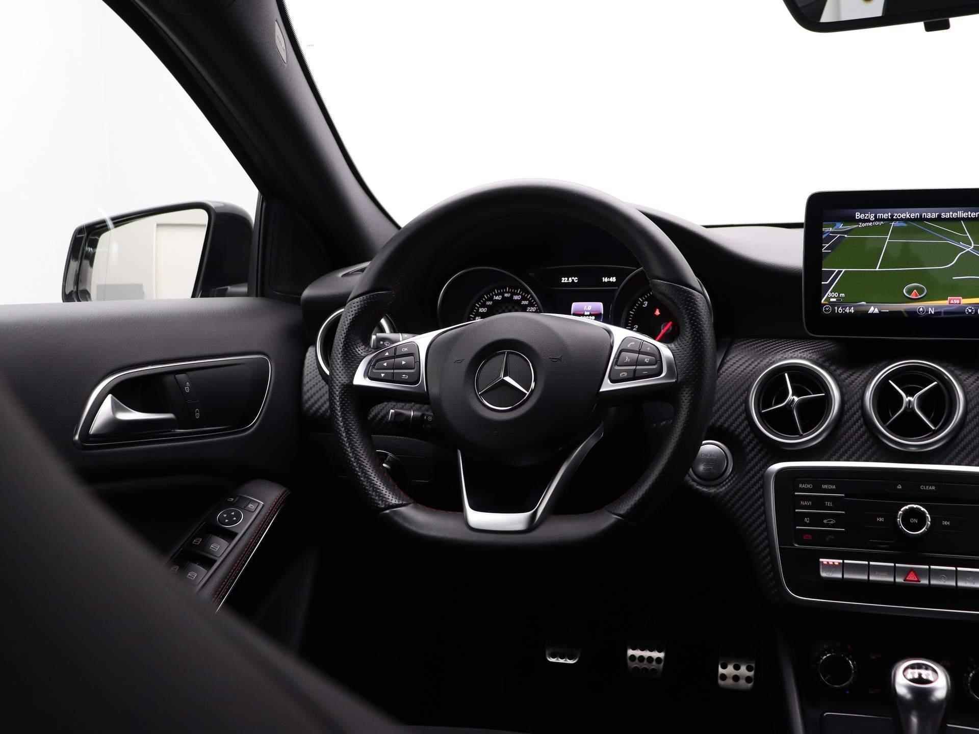 Mercedes-Benz A-klasse 180d AMG Ambition | Navi | Camera | Led Koplampen | Stoelverwarming | Keyless Go | - 11/38