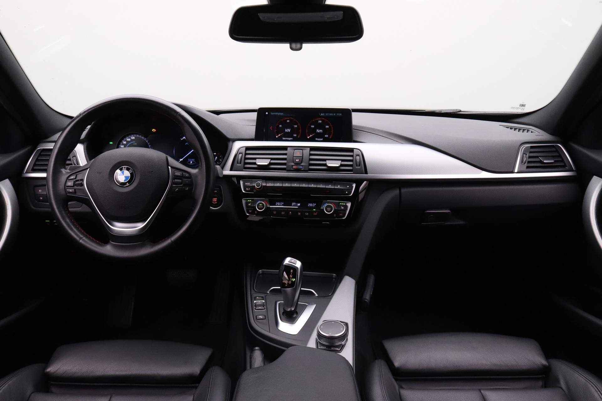 BMW 3 Serie Touring 320d EDE Saphir Edition | Achteruitrijcamera | Driving Assistant | Stoelverwarming | Navigatiesysteem Professional | PDC | - 3/24