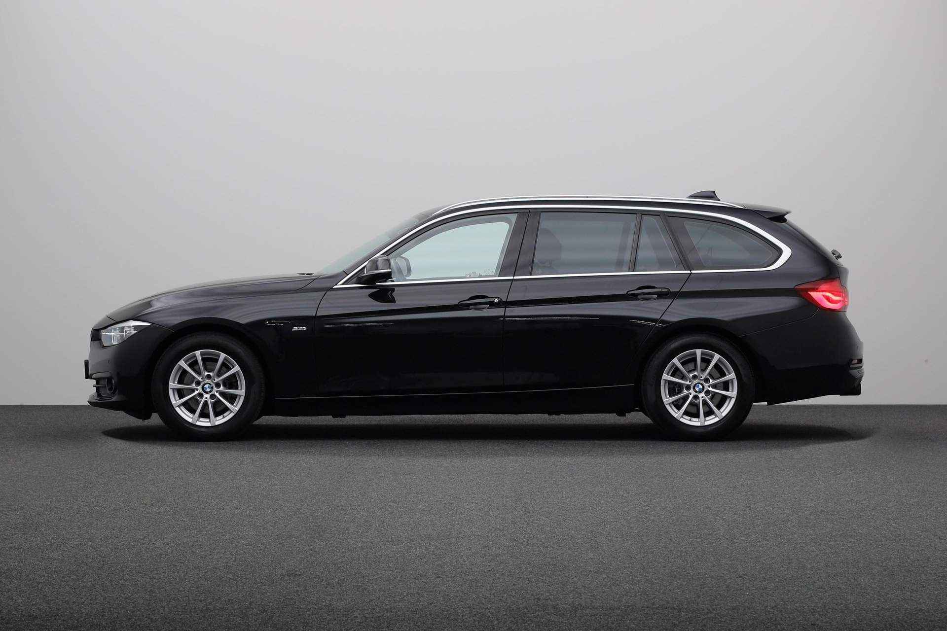 BMW 3 Serie Touring 320d EDE Saphir Edition | Achteruitrijcamera | Driving Assistant | Stoelverwarming | Navigatiesysteem Professional | PDC | - 14/24