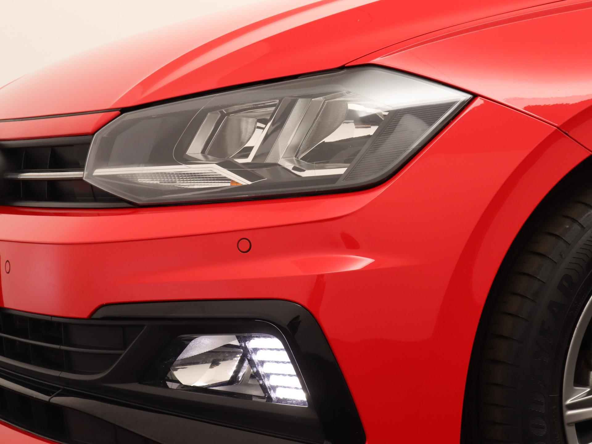 Volkswagen Polo 1.0 TSI Highline Business R 95 PK | R-Line | Navigatie | Achteruitrijcamera| Climatronic | Digital Cockpit | Stoelverwarming | Keyless | Apple Carplay | Android Auto | Adaptive Cruise Control | LED dagrijverlichting | - 13/19