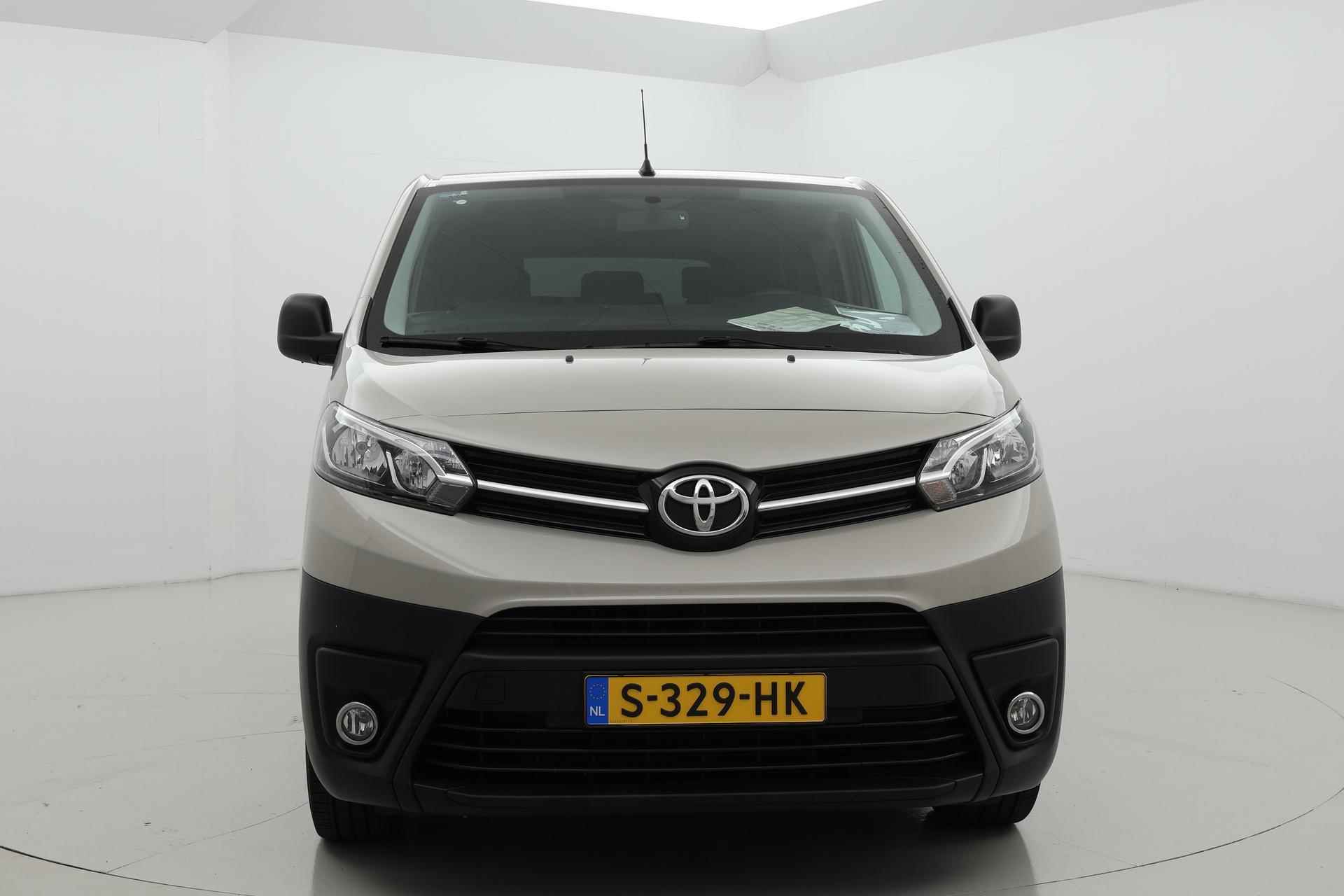 Toyota Proace Shuttle 2.0 D-4D Comfort 9p - 2/9