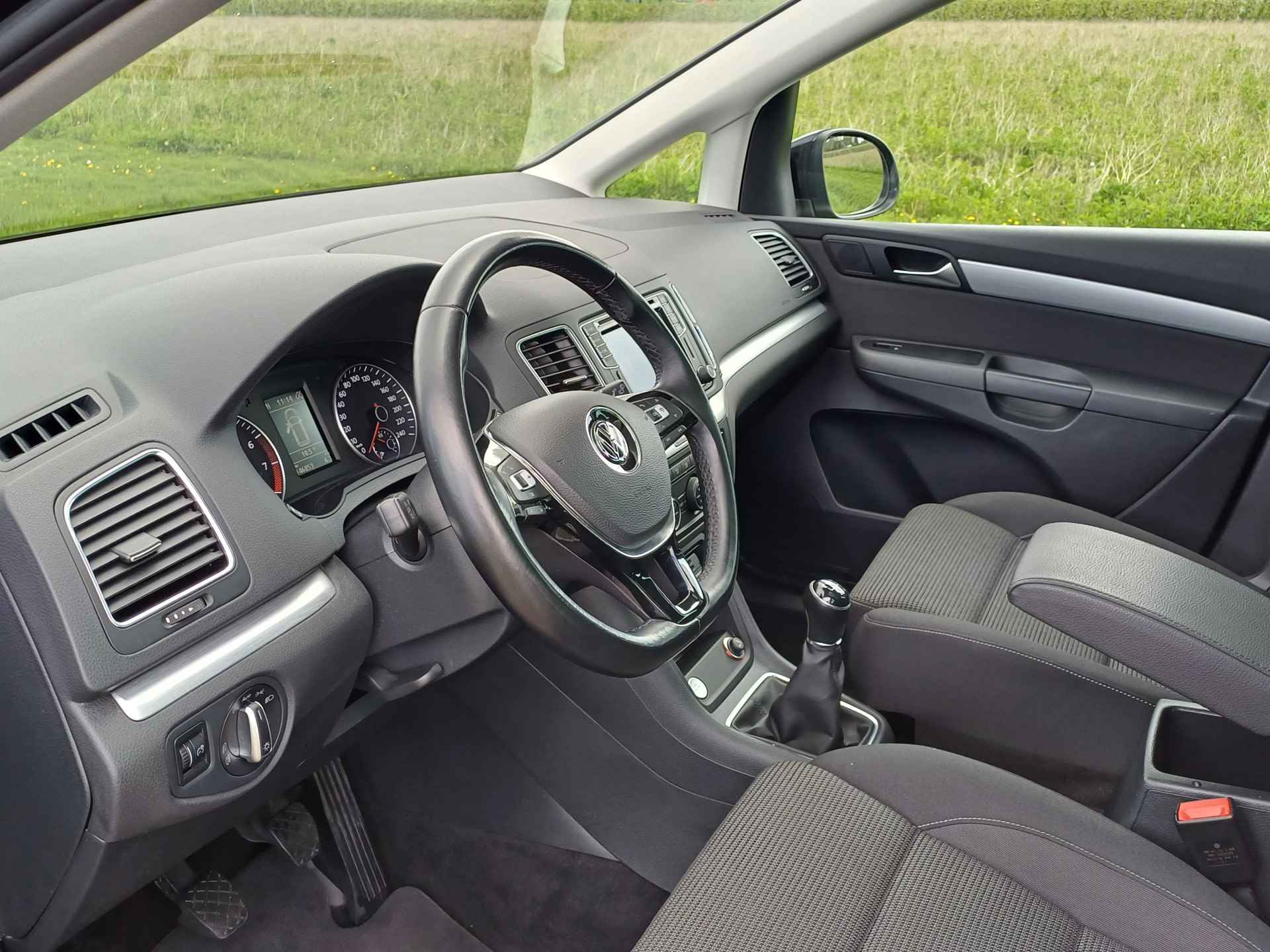 Volkswagen Sharan 7 Persoons 1.4 TSI Exclusive Series Pano dak | Navi | Cruise | Clima | Led | Trekh | Car Play | Parkh V+A - 24/50