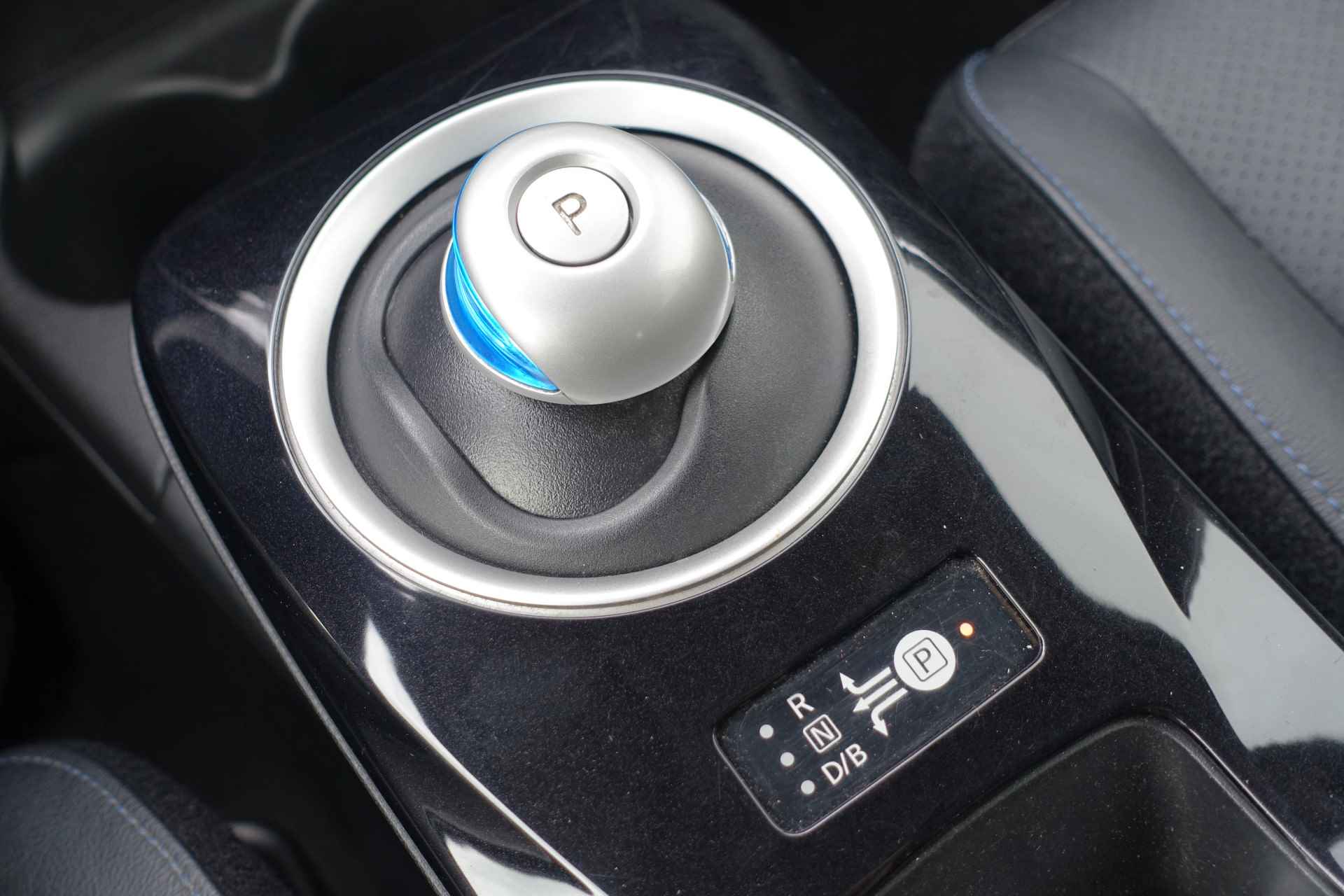 Nissan Leaf Tekna 30 kWh | Lederen bekleding | Navigatie | € 2.000.- subsidie € 8.500.- - 17/20