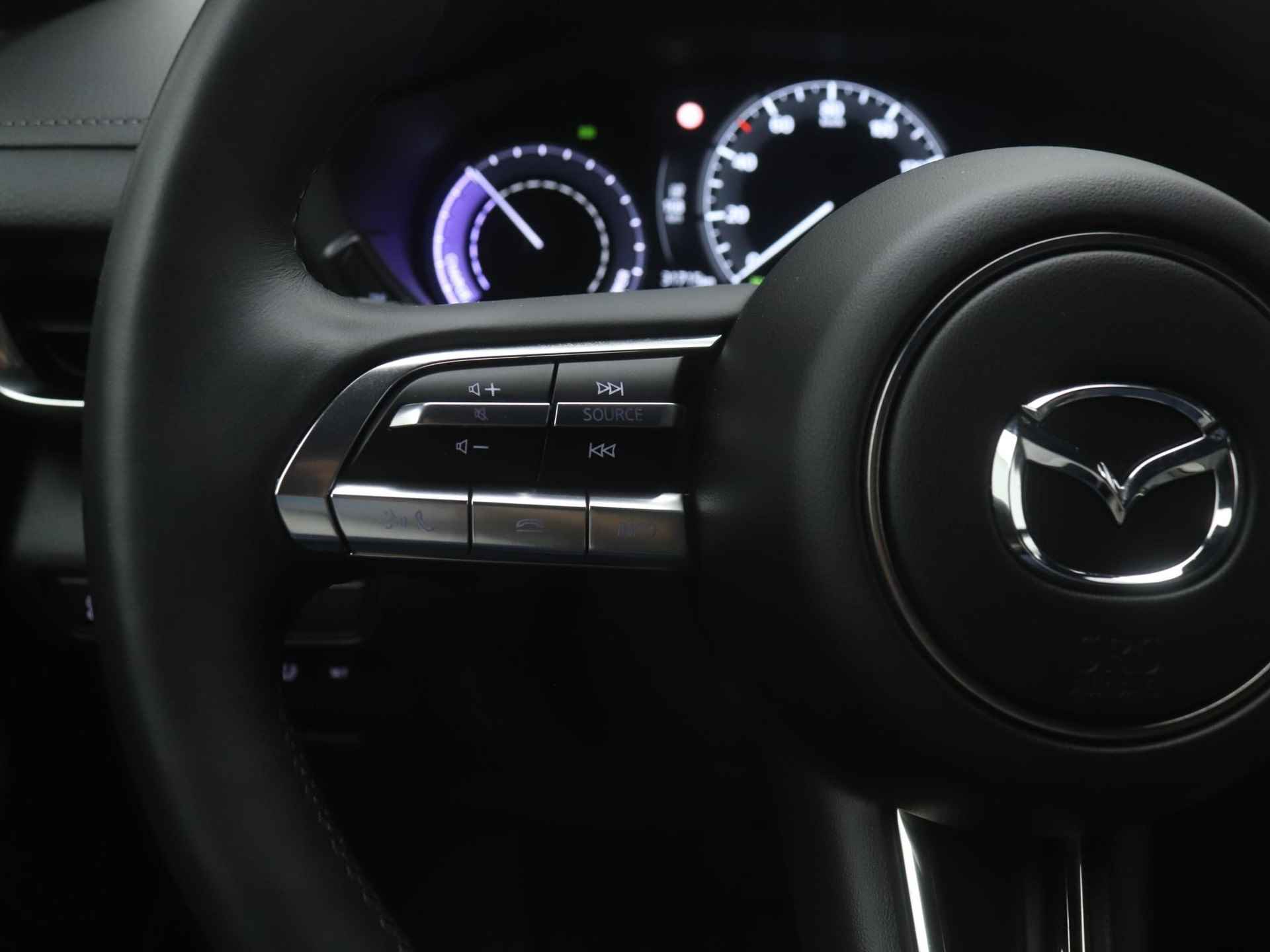Mazda MX-30 e-SkyActiv EV Luxury : dealer onderhouden - 8% bijtelling tot 12-2025 | €2.000,- subsidie - 25/49