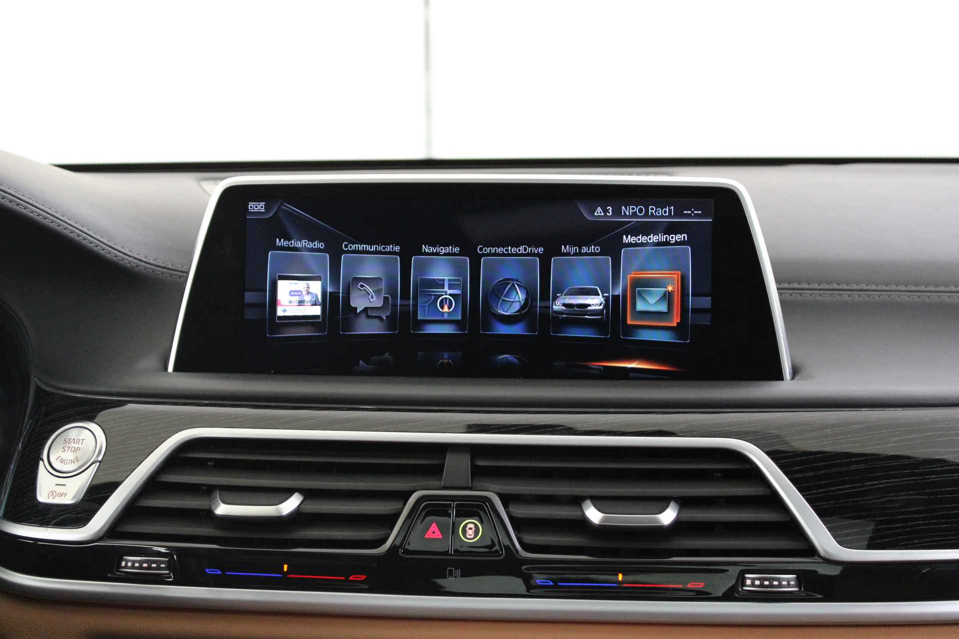 BMW 7 Serie 750Li xDrive High Executive M Sport Automaat / Panoramadak / Trekhaak / Massagefunctie voor + achter / Bowers & Wilkins / Laserlicht / TV functie / Night Vision - 35/65