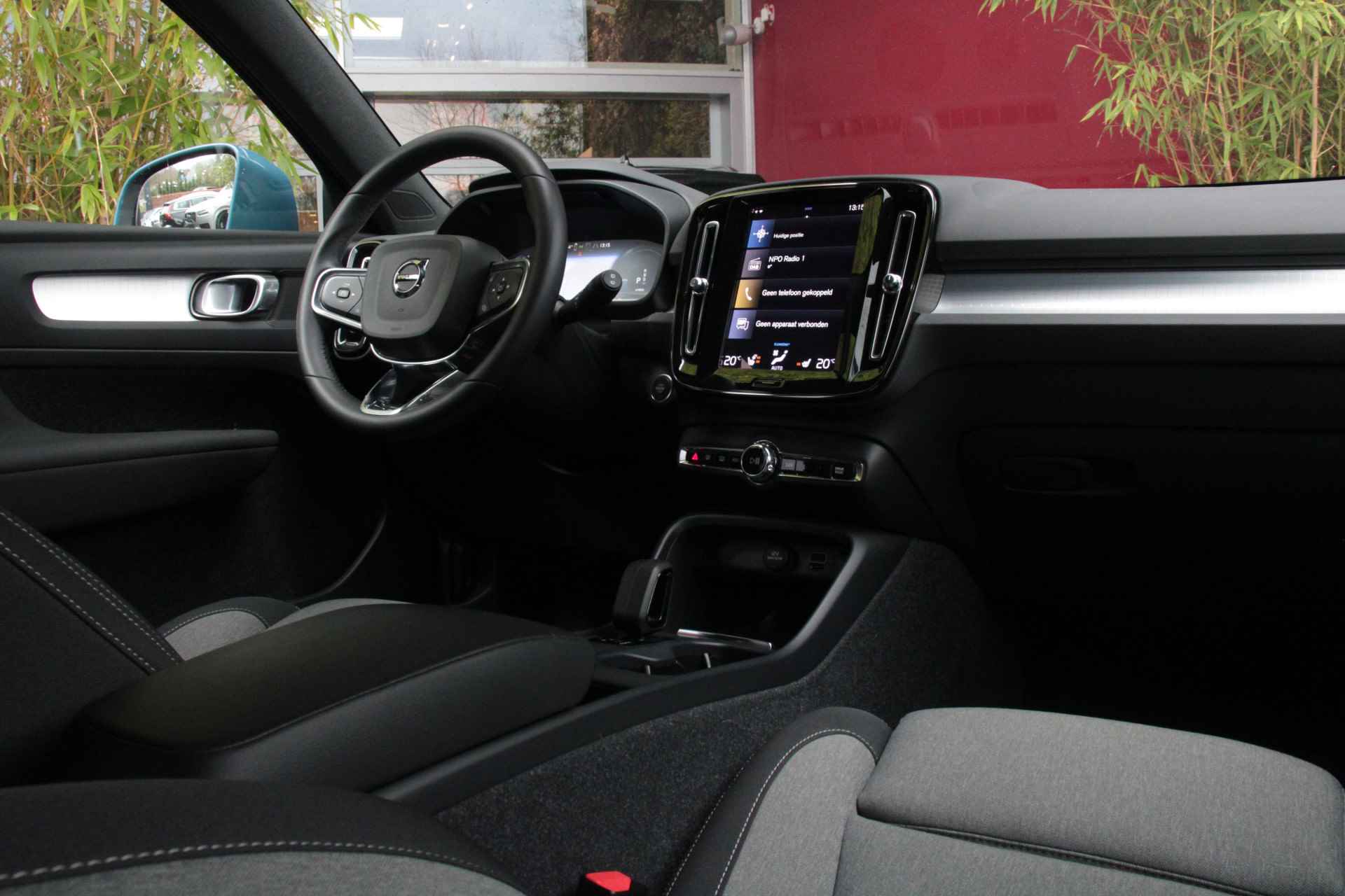 Volvo XC40 1.5 T4 Recharge Core Bright | Trekhaak | Achteruitrijcamera | Cruise Control | Apple CarPlay/Android Auto | Stuur- en stoelverwa - 4/23