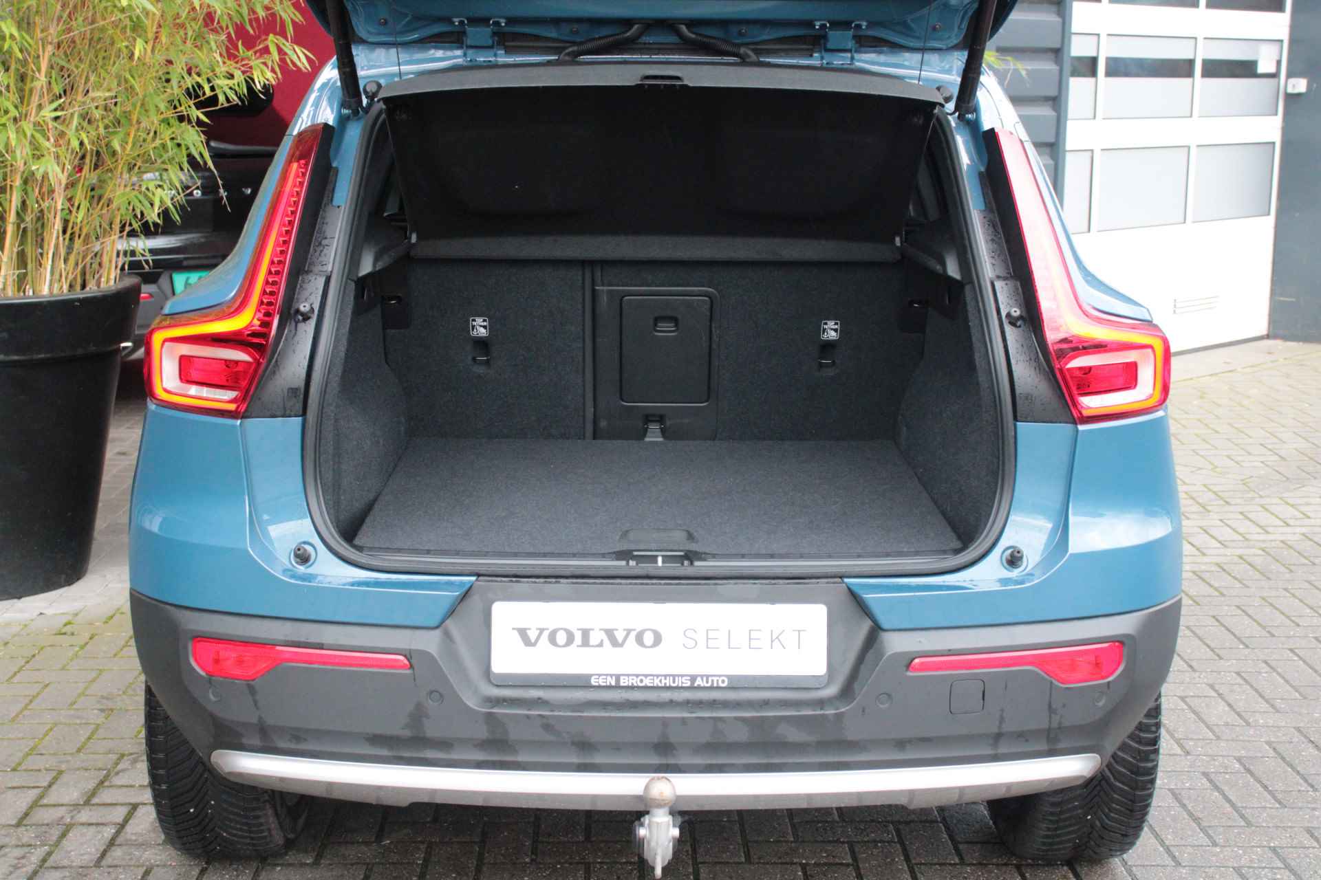 Volvo XC40 1.5 T4 Recharge Core Bright | Trekhaak | Achteruitrijcamera | Cruise Control | Apple CarPlay/Android Auto | Stuur- en stoelverwa - 8/23