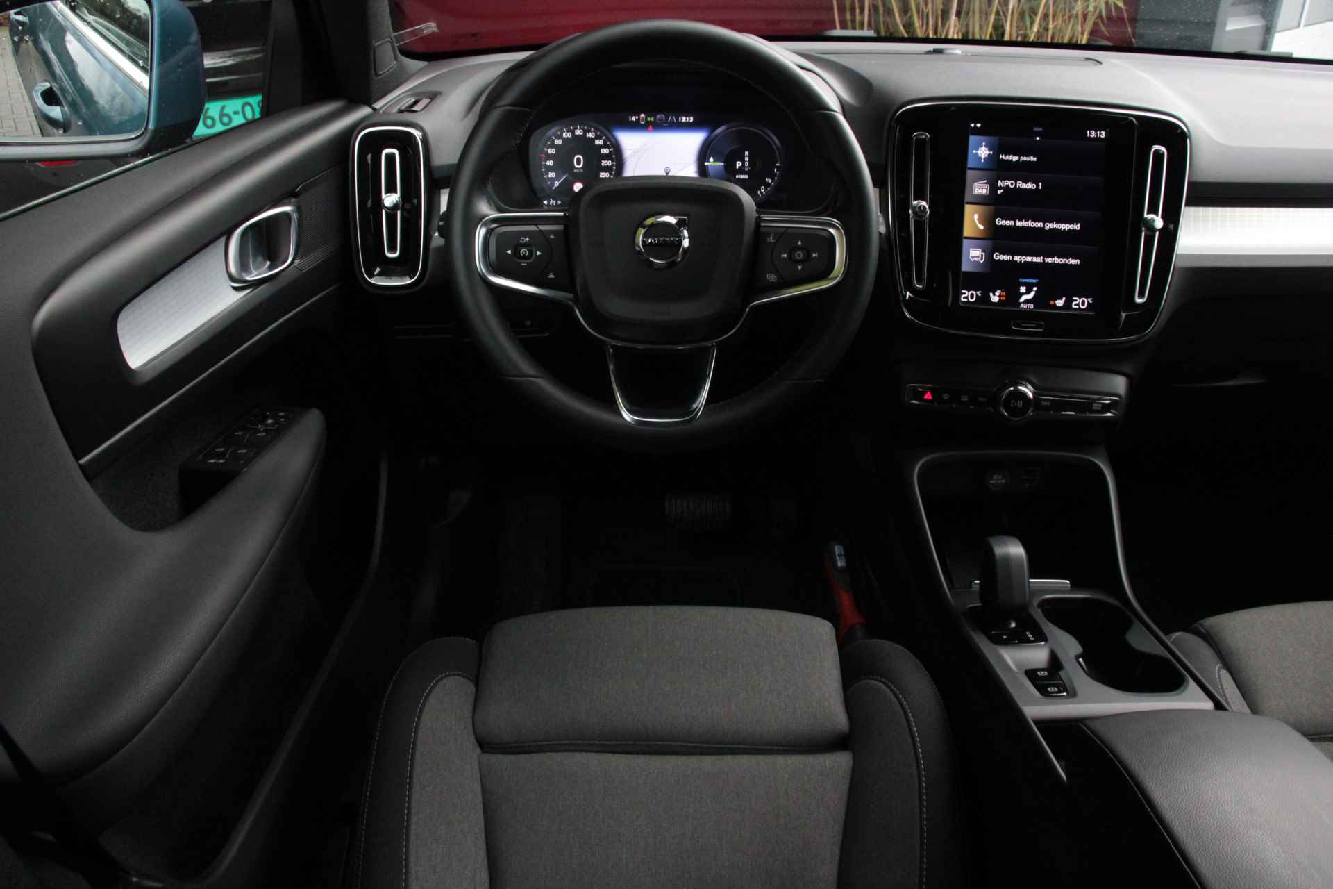 Volvo XC40 1.5 T4 Recharge Core Bright | Trekhaak | Achteruitrijcamera | Cruise Control | Apple CarPlay/Android Auto | Stuur- en stoelverwa - 11/23