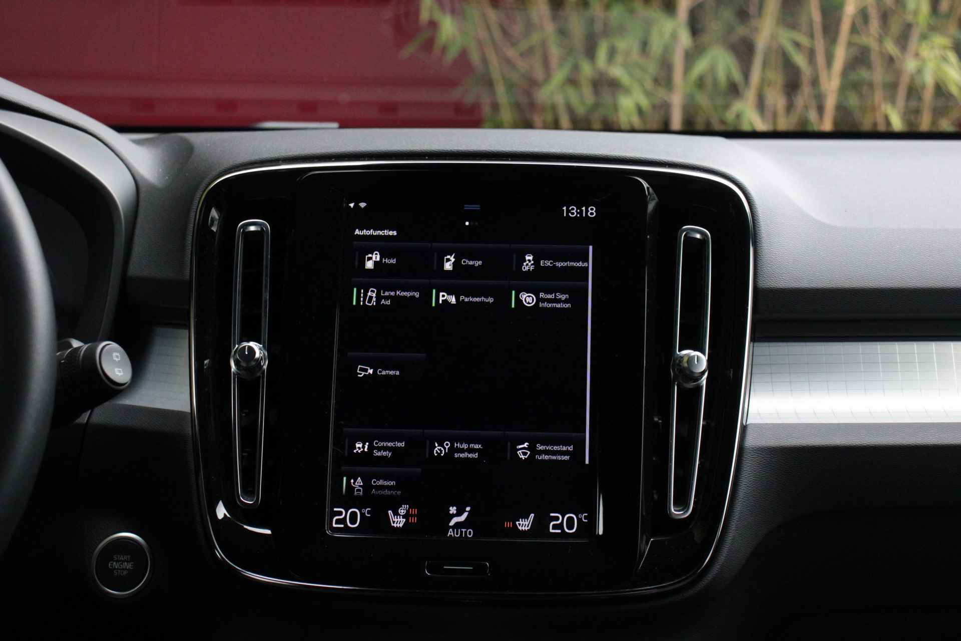 Volvo XC40 1.5 T4 Recharge Core Bright | Trekhaak | Achteruitrijcamera | Cruise Control | Apple CarPlay/Android Auto | Stuur- en stoelverwa - 16/23