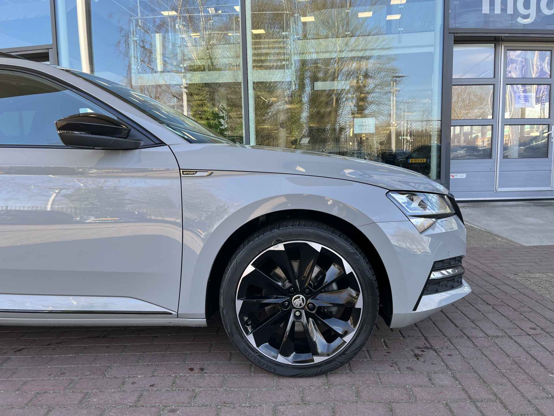 Škoda Superb Combi 1.4 TSI iV Sportline Business / Panorama dak / Trekhaak Elek. / Virtual Cockpit / Memory seat /19 Inch / 218PK - 9/41