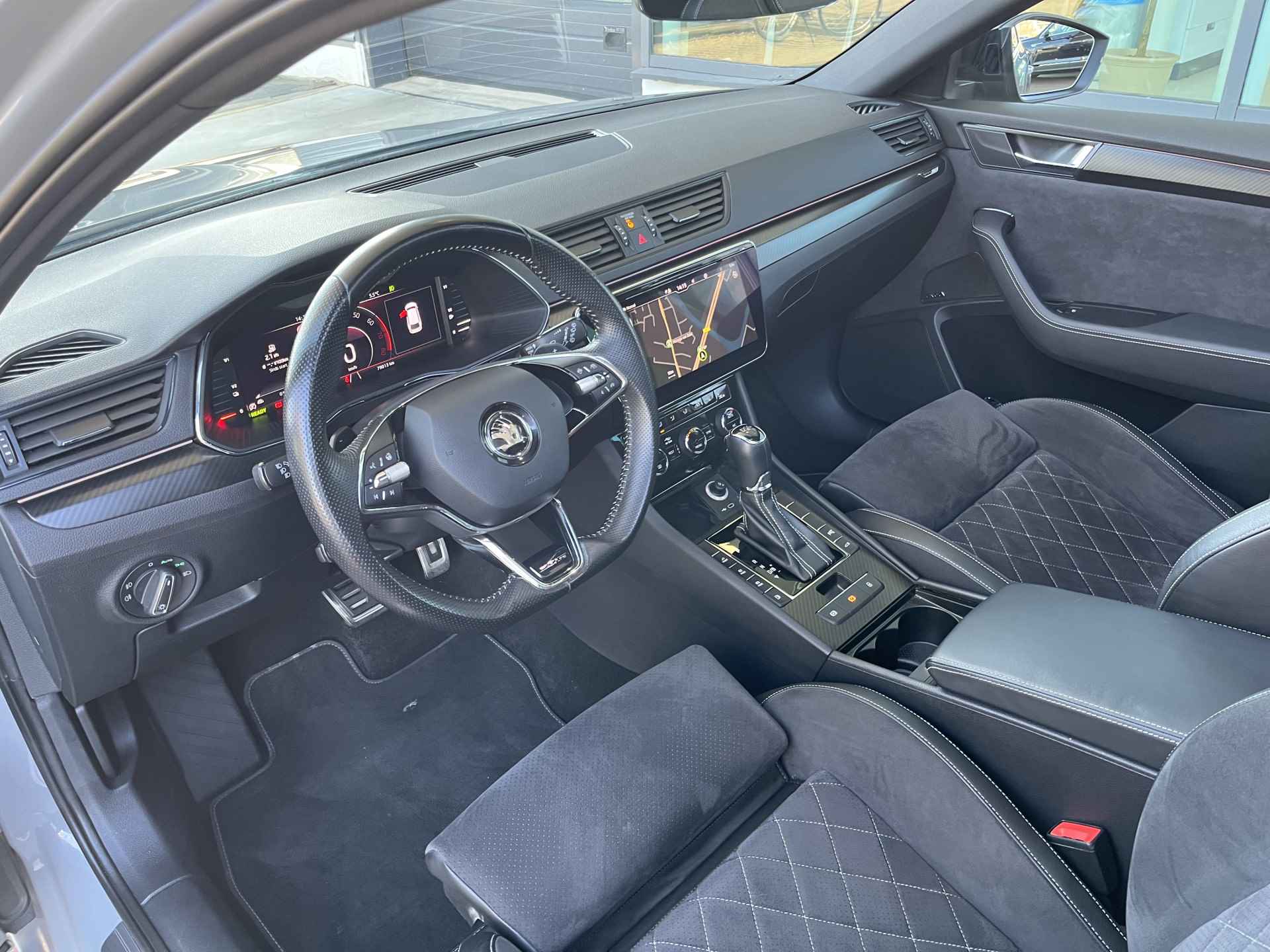 Škoda Superb Combi 1.4 TSI iV Sportline Business / Panorama dak / Trekhaak Elek. / Virtual Cockpit / Memory seat /19 Inch / 218PK - 36/41