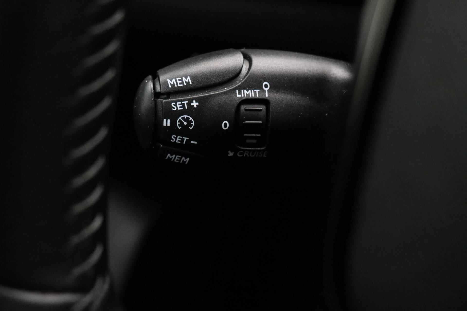 Peugeot 208 1.2 PureTech Active | Apple Carplay/Android Auto | Parkeersensor achter | Voorstoelen verwarmd | LED dagrijverlichting | Cruise control | Airco - 24/27