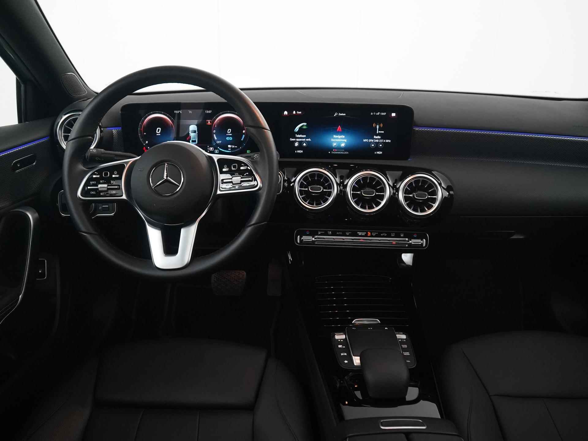 Mercedes-Benz A-klasse 250e Business Solution Plug-In | Panoramadak | Leder | Zondag Open! - 5/43