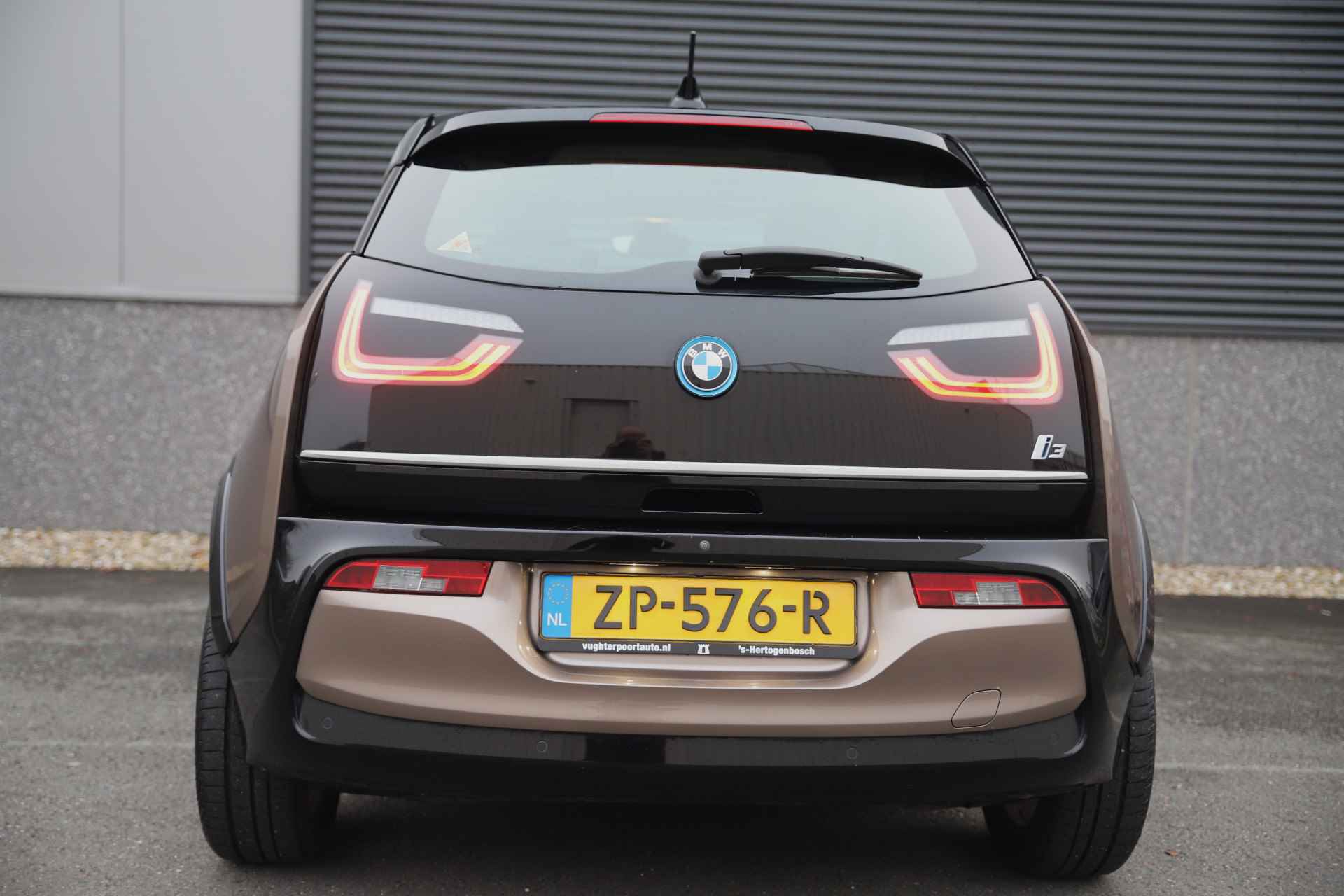 BMW i3 Executive 120Ah 42 kWh Schuifdak/Carplay/Adaptive/Sport - 28/42