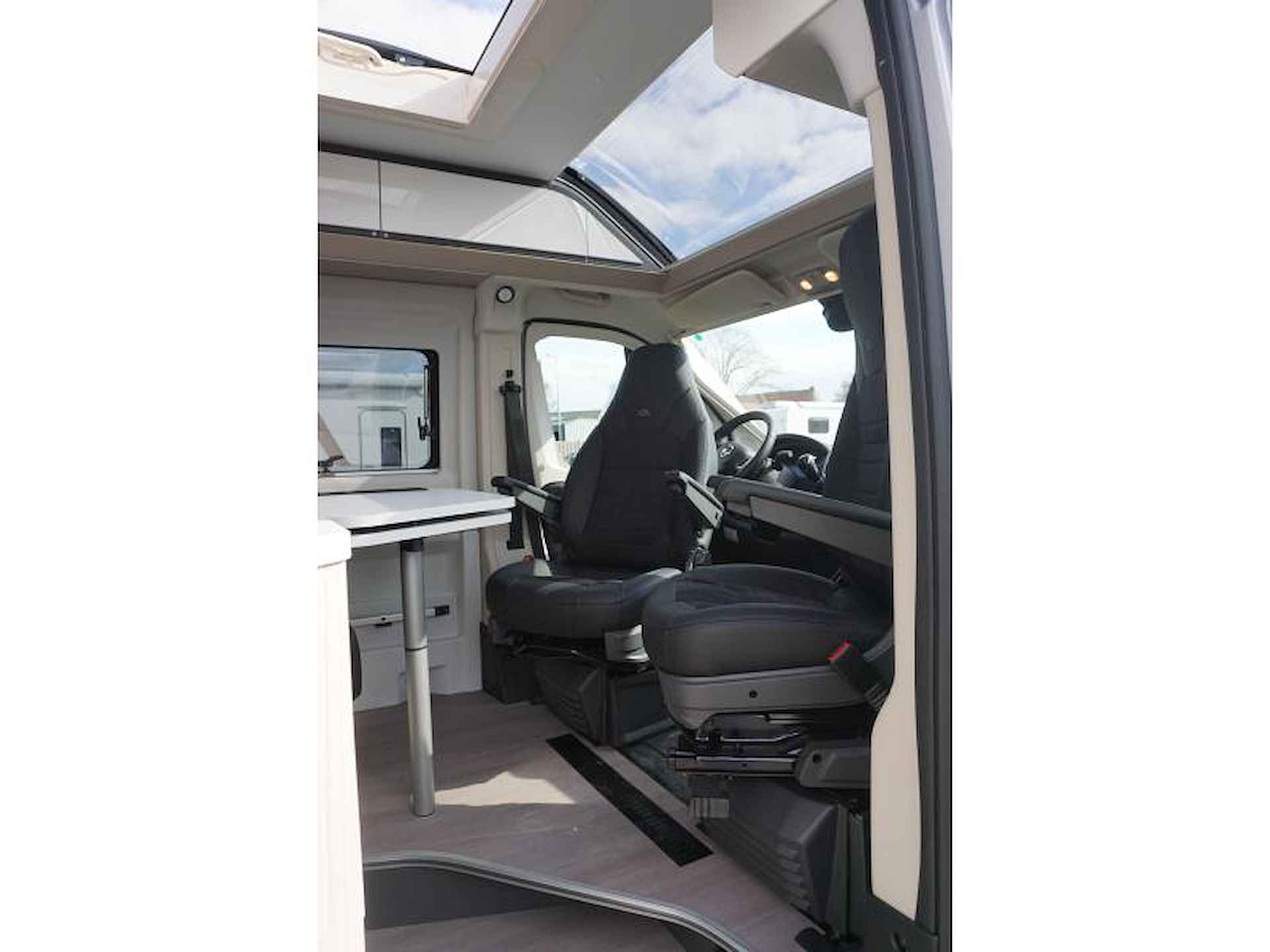 Adria Twin Plus 640 SLB Automaat/ Full LED - 8/24