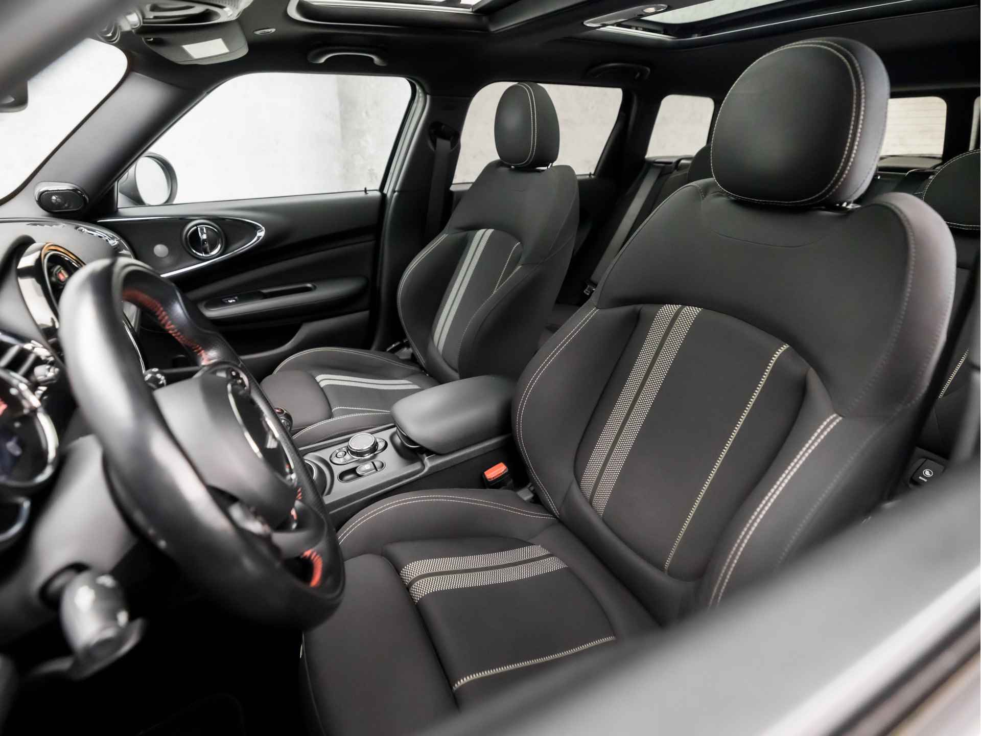 MINI Clubman 1.5 John Cooper Works Black Edition (PANORAMADAK, APPLE CARPLAY, GROOT NAVI, DEALER ONDERHOUDEN, SPORTSTOELEN, HARMAN/KARDON, JCW UITLAAT, LED KOPLAMPEN, NIEUWSTAAT) - 14/39