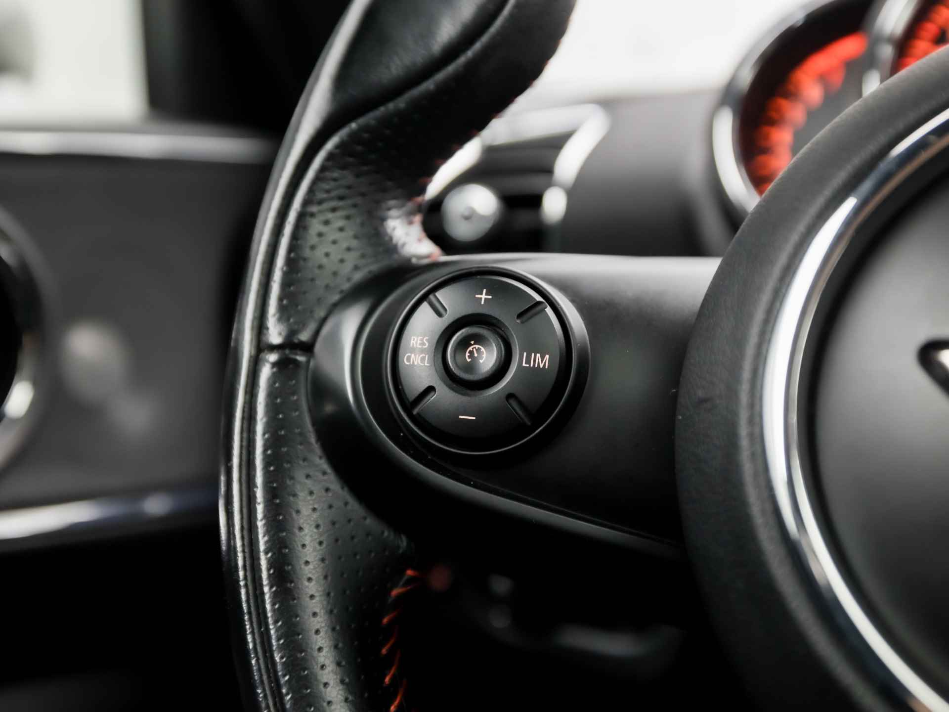 MINI Clubman 1.5 John Cooper Works Black Edition (PANORAMADAK, APPLE CARPLAY, GROOT NAVI, DEALER ONDERHOUDEN, SPORTSTOELEN, HARMAN/KARDON, JCW UITLAAT, LED KOPLAMPEN, NIEUWSTAAT) - 22/39