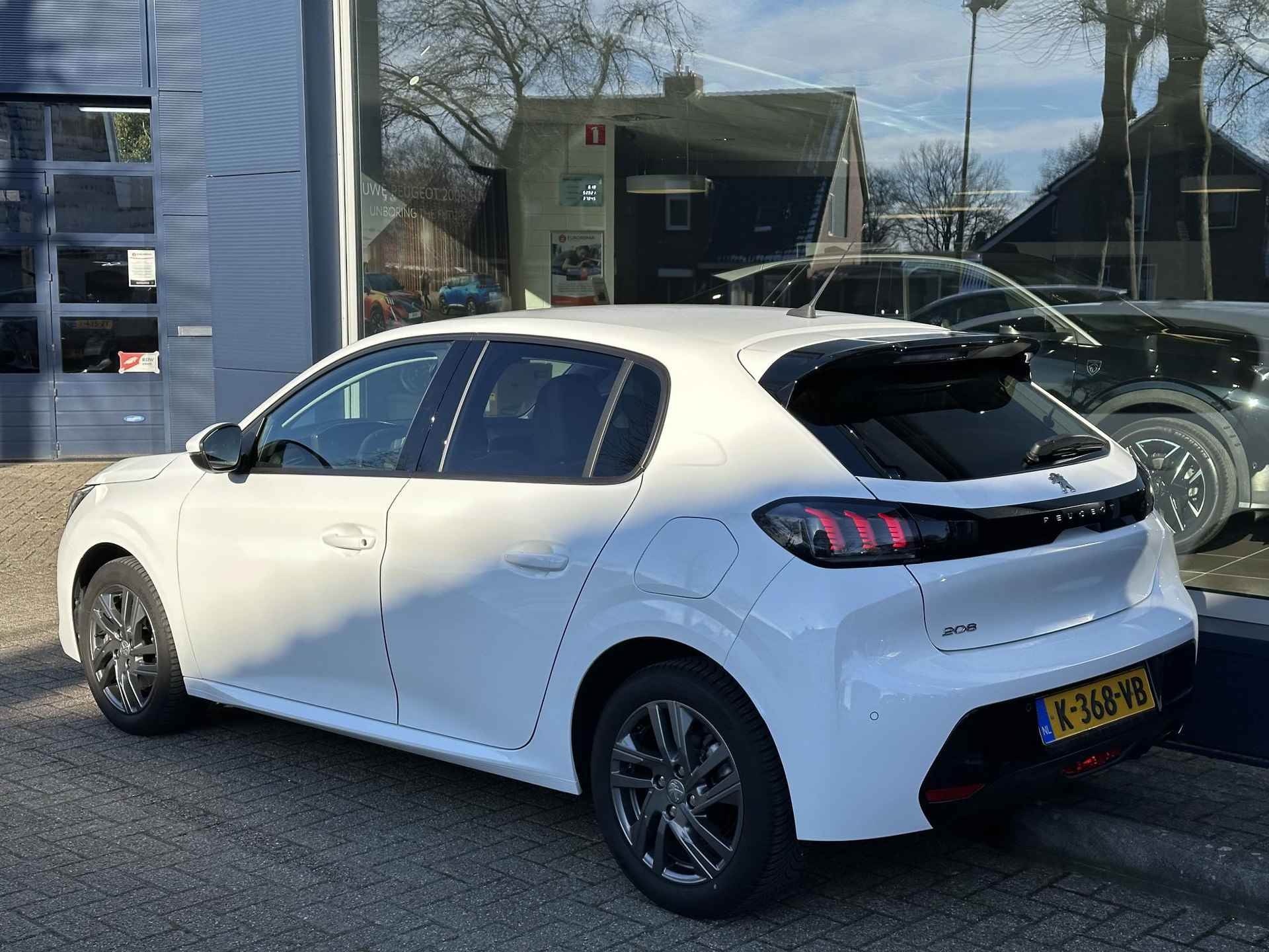 Peugeot 208 1.2 Turbo 100 PK Allure Pack | Automaat | Keyless Start | Navigatie via Telefoon | LED Verlichting | Camera | Parkeersensoren | All Season Banden | Digitaal Dashboard | Lichtmetalen Velgen | - 4/51