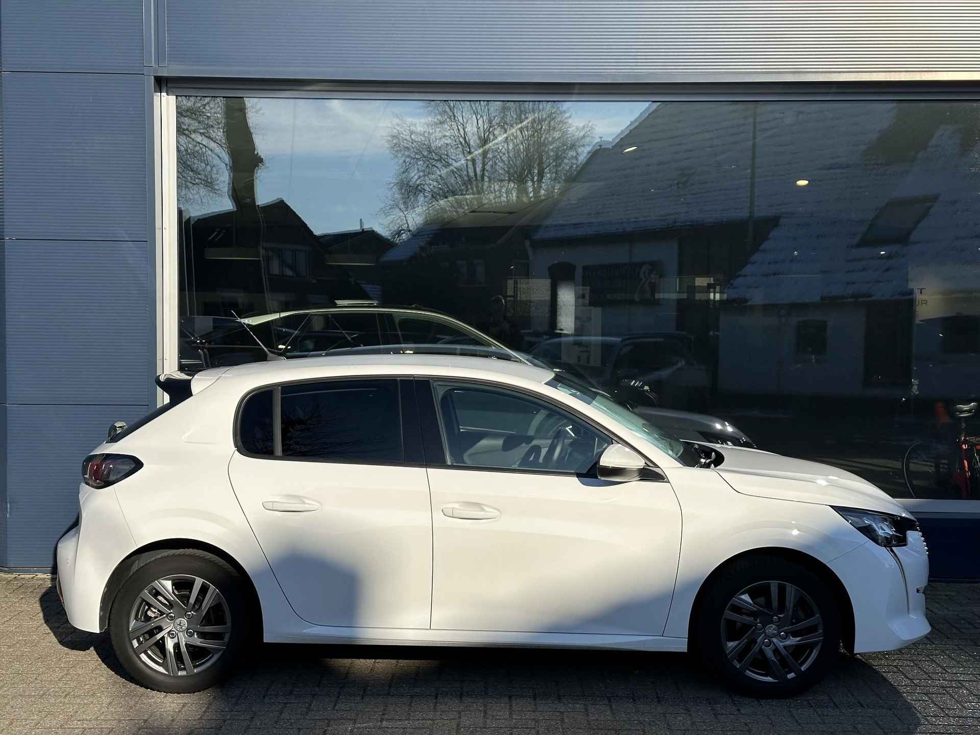 Peugeot 208 1.2 Turbo 100 PK Allure Pack | Automaat | Keyless Start | Navigatie via Telefoon | LED Verlichting | Camera | Parkeersensoren | All Season Banden | Digitaal Dashboard | Lichtmetalen Velgen | - 5/51