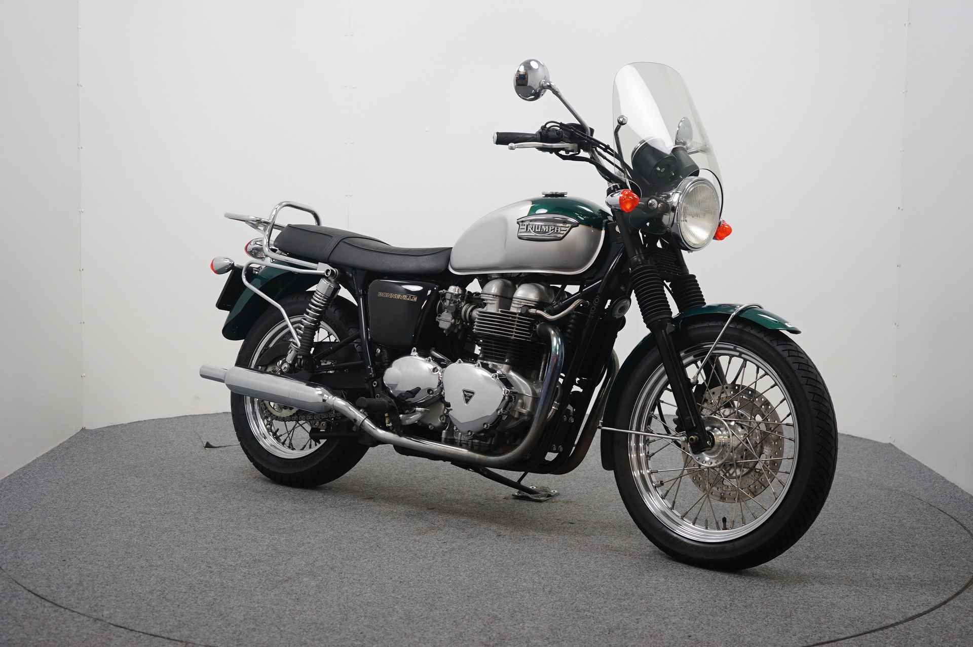 Triumph BONNEVILLE T 100 - 2/16