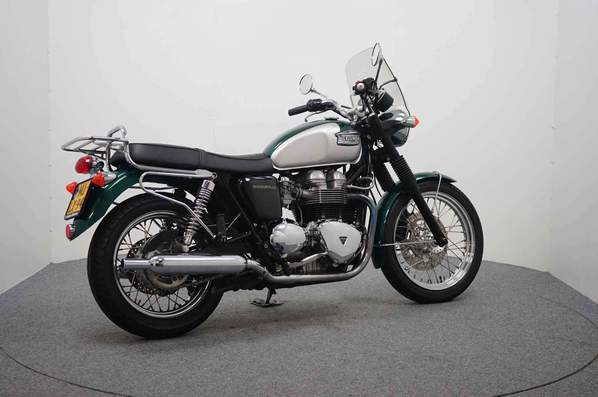 Triumph BONNEVILLE T 100 - 8/16