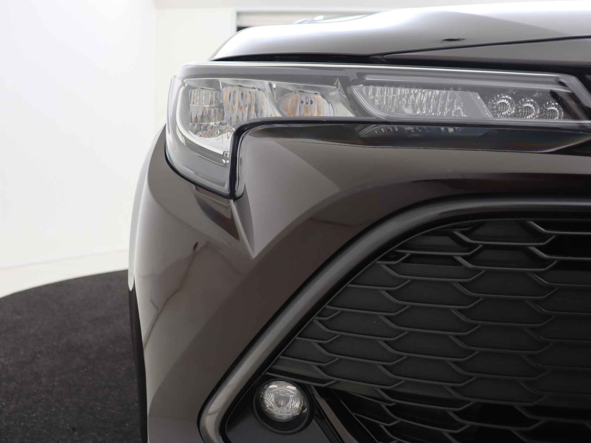 Toyota Corolla Touring Sports 1.8 Hybrid Dynamic 122 pk Automaat | Climate Control | Navigatie by App | 17 inch Lichtmetalen Velgen - 13/32