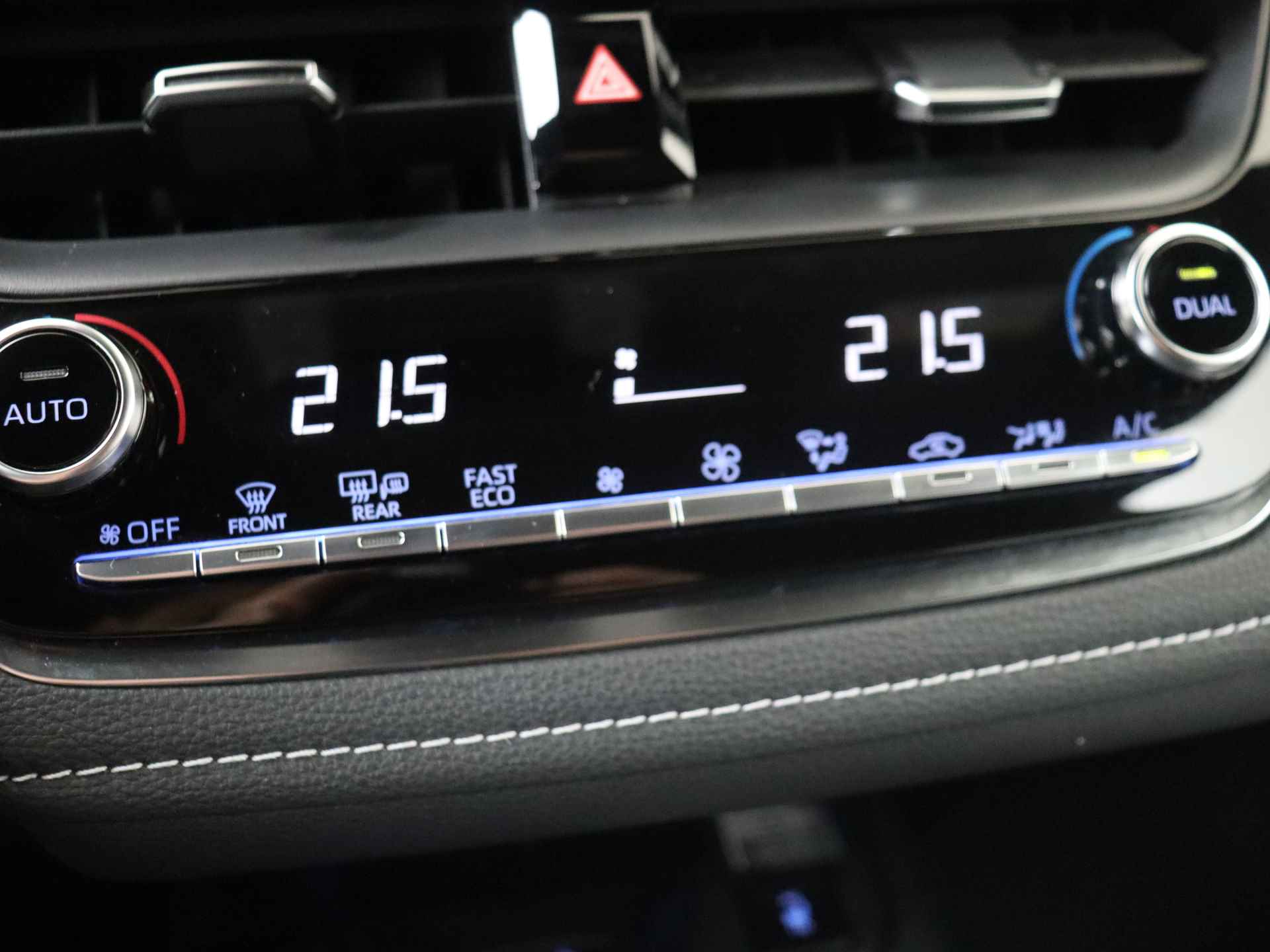 Toyota Corolla Touring Sports 1.8 Hybrid Dynamic 122 pk Automaat | Climate Control | Navigatie by App | 17 inch Lichtmetalen Velgen - 17/32