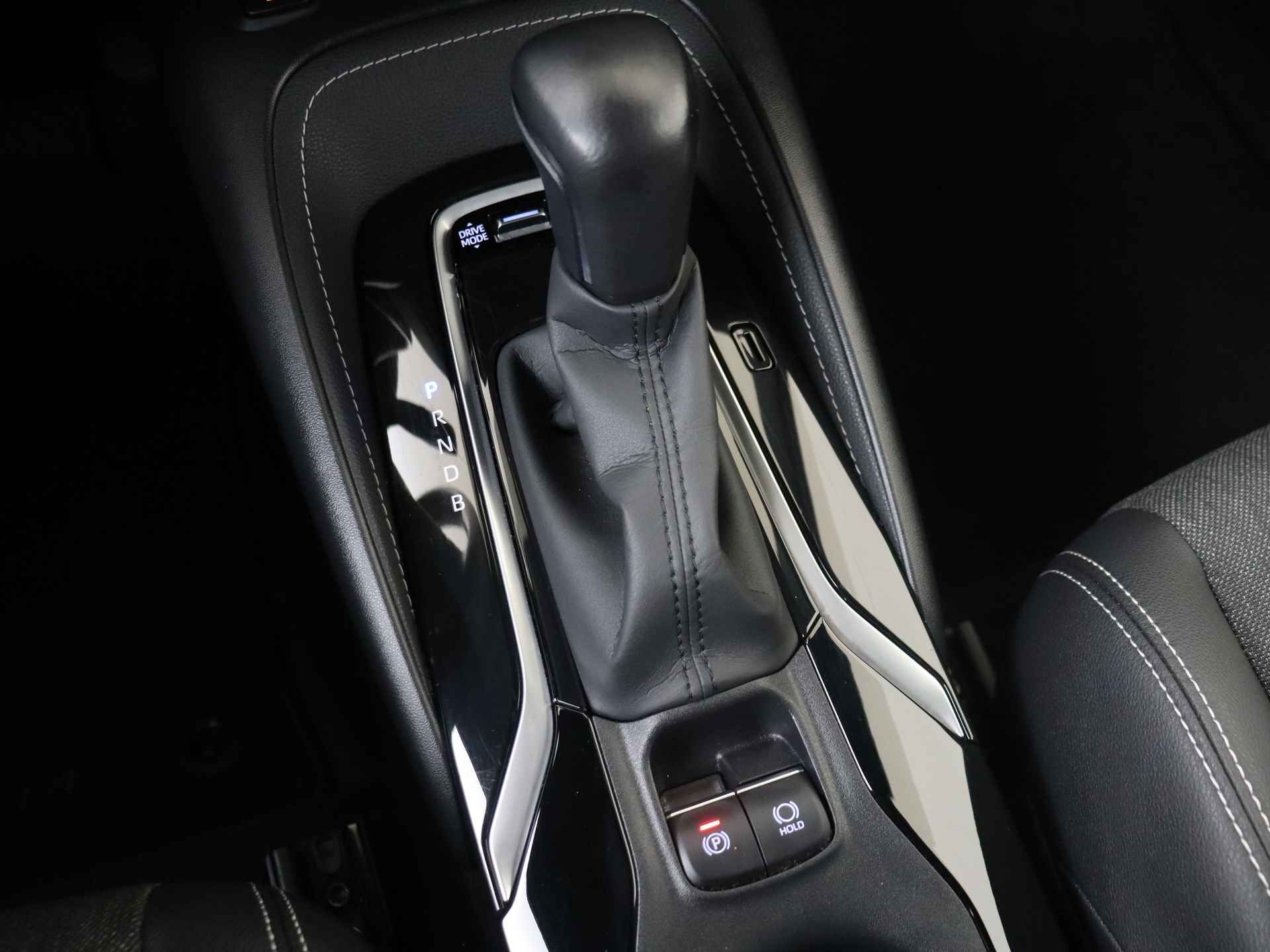 Toyota Corolla Touring Sports 1.8 Hybrid Dynamic 122 pk Automaat | Climate Control | Navigatie by App | 17 inch Lichtmetalen Velgen - 18/32