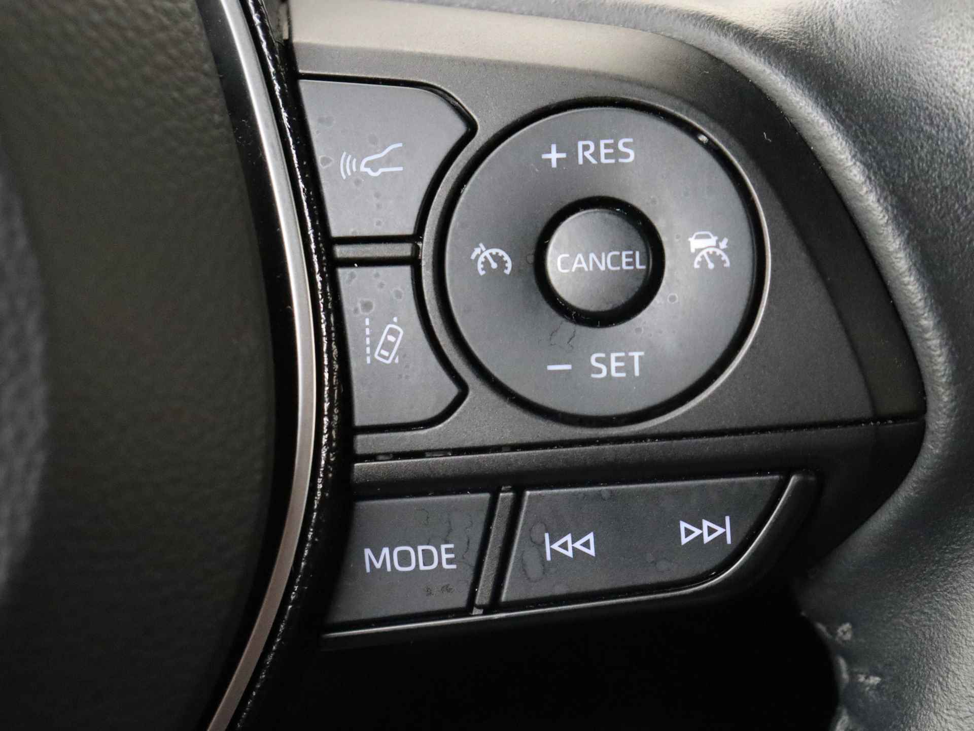 Toyota Corolla Touring Sports 1.8 Hybrid Dynamic 122 pk Automaat | Climate Control | Navigatie by App | 17 inch Lichtmetalen Velgen - 20/32