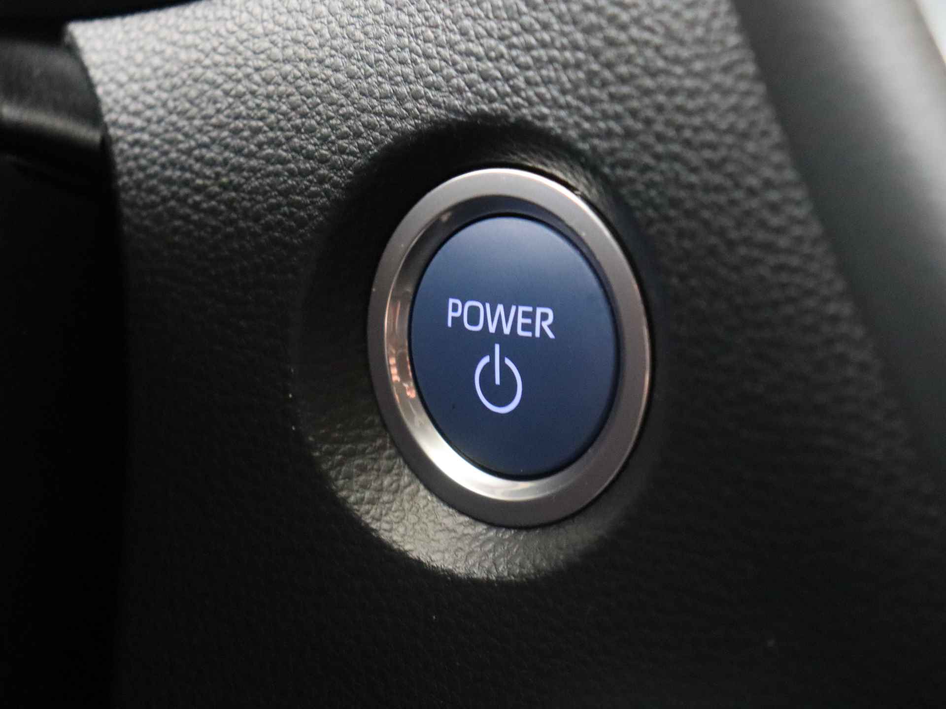 Toyota Corolla Touring Sports 1.8 Hybrid Dynamic 122 pk Automaat | Climate Control | Navigatie by App | 17 inch Lichtmetalen Velgen - 22/32