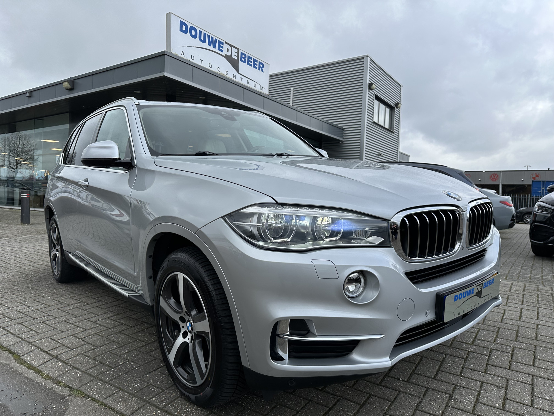 BMW X5 xDrive40e High Executive B&O | 360-Camera | HUD | Keyless | Nappaleer | Stoelverw. | Trekhaak bij viaBOVAG.nl