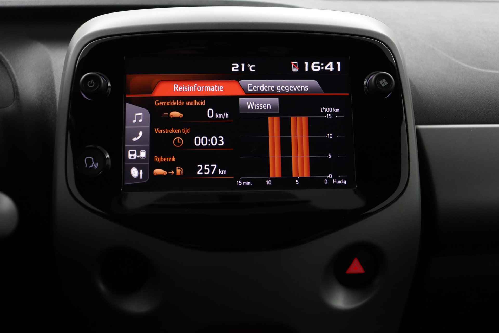 Toyota Aygo 1.0 VVT-i x-joy | Lichtmetalen-Velgen | Parkeercamera | Climate-Control | - 9/46