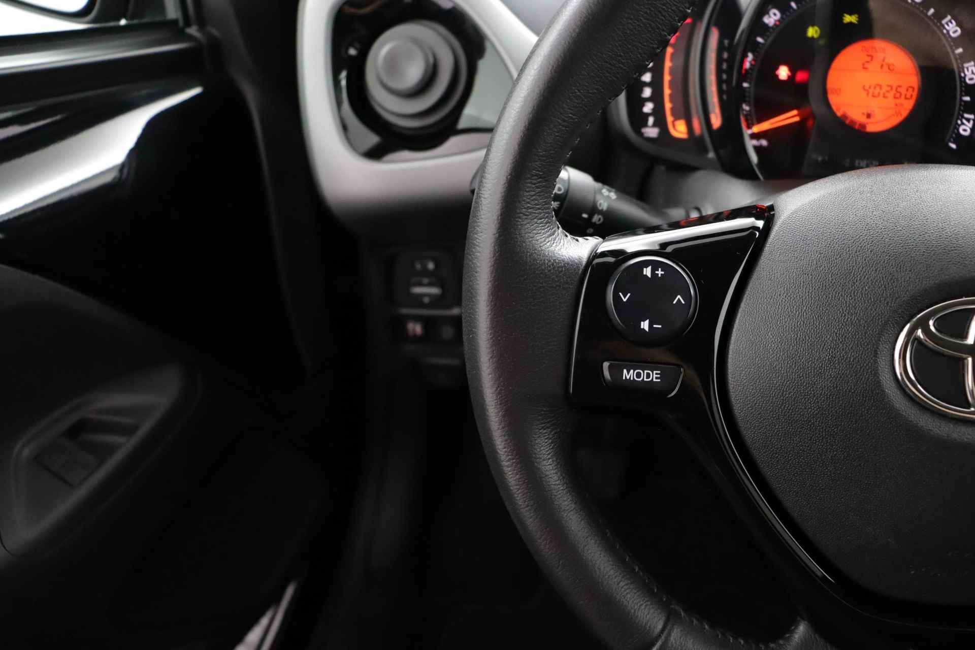 Toyota Aygo 1.0 VVT-i x-joy | Lichtmetalen-Velgen | Parkeercamera | Climate-Control | - 19/46
