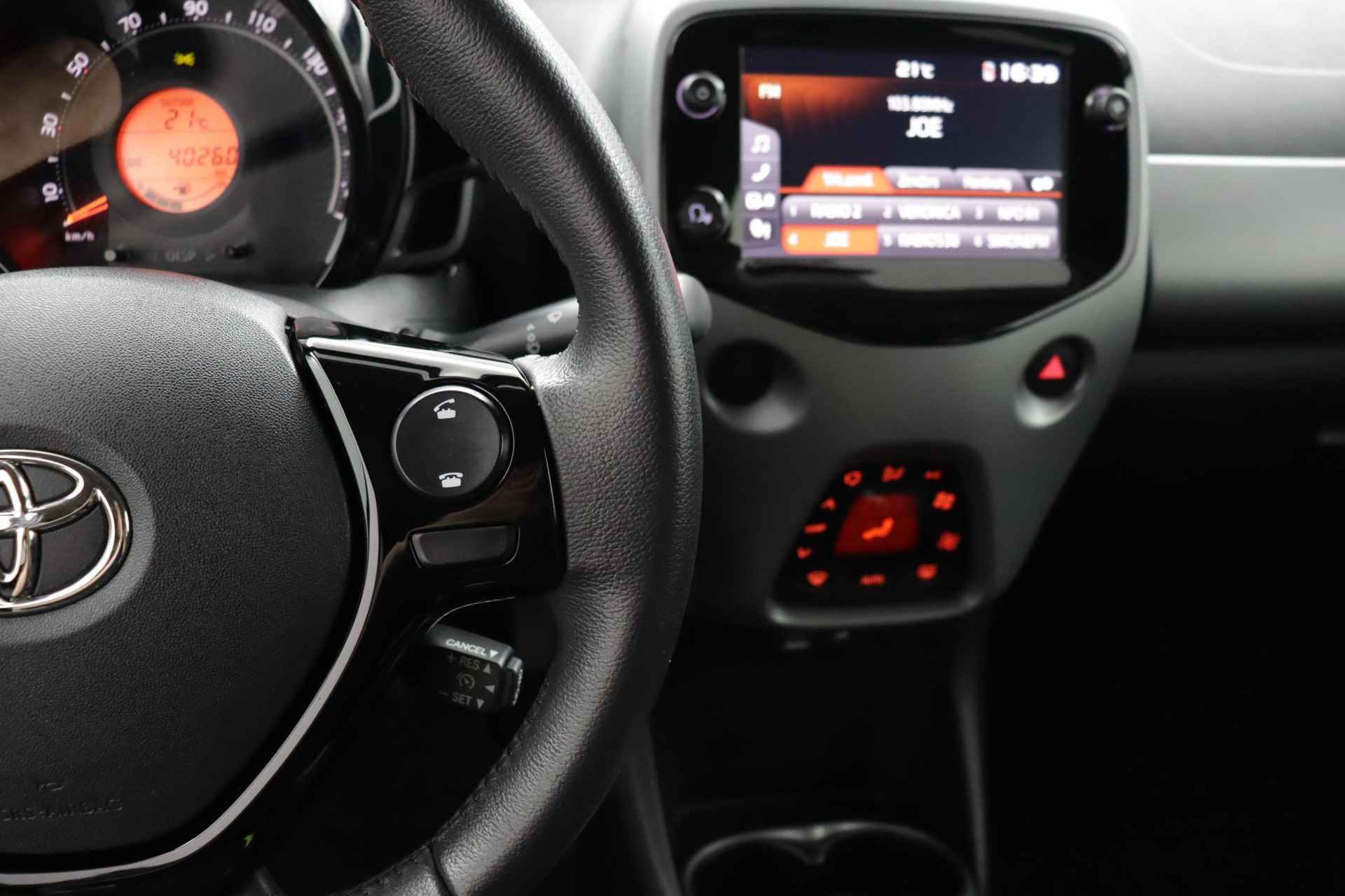 Toyota Aygo 1.0 VVT-i x-joy | Lichtmetalen-Velgen | Parkeercamera | Climate-Control | - 21/46