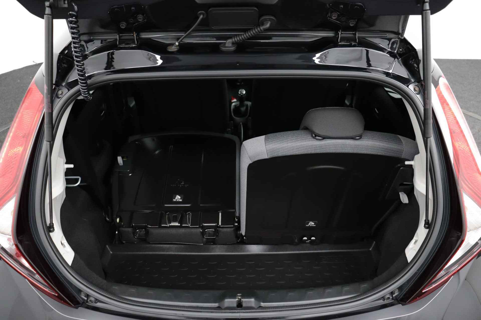 Toyota Aygo 1.0 VVT-i x-joy | Lichtmetalen-Velgen | Parkeercamera | Climate-Control | - 24/46