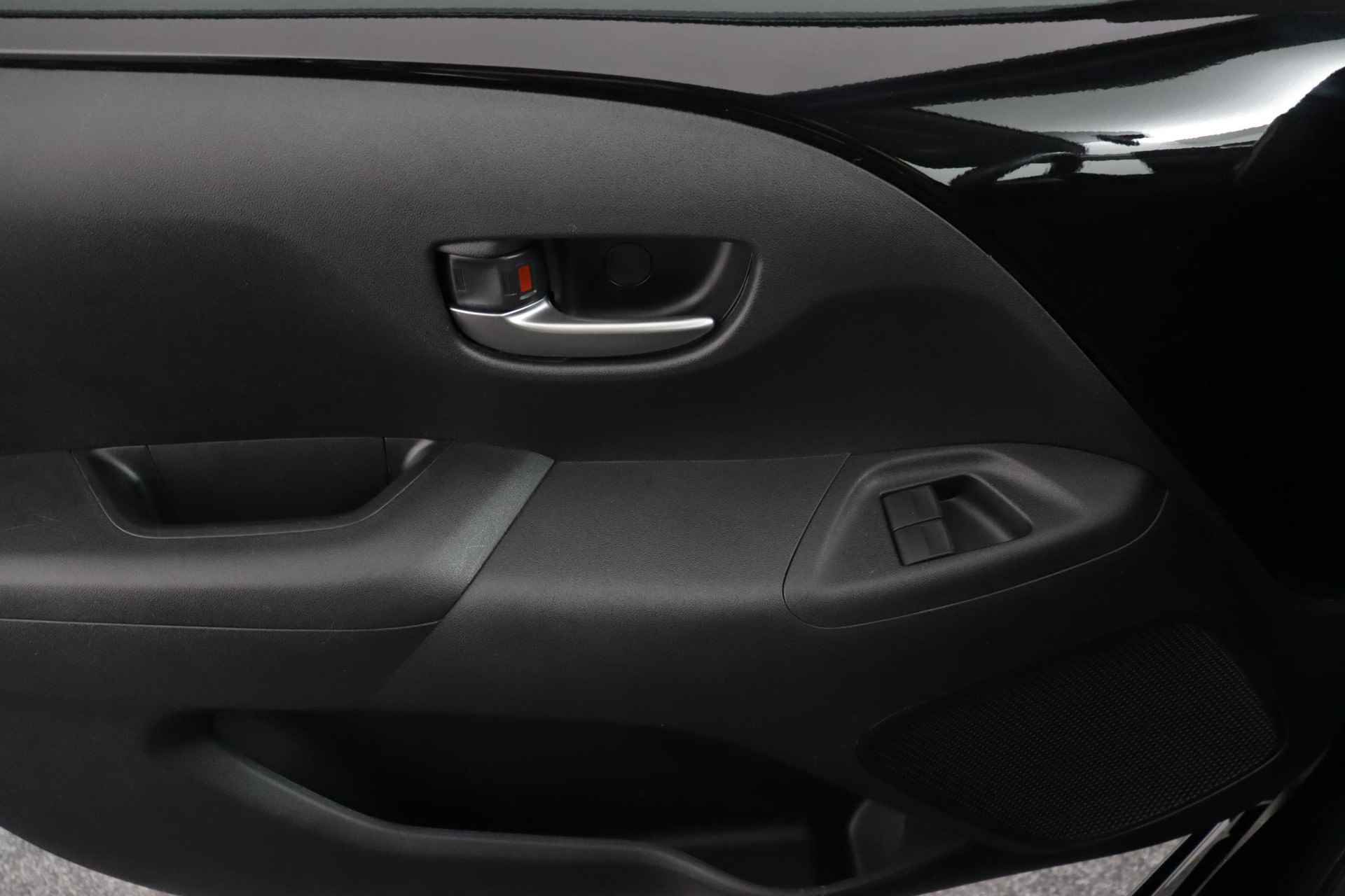Toyota Aygo 1.0 VVT-i x-joy | Lichtmetalen-Velgen | Parkeercamera | Climate-Control | - 27/46