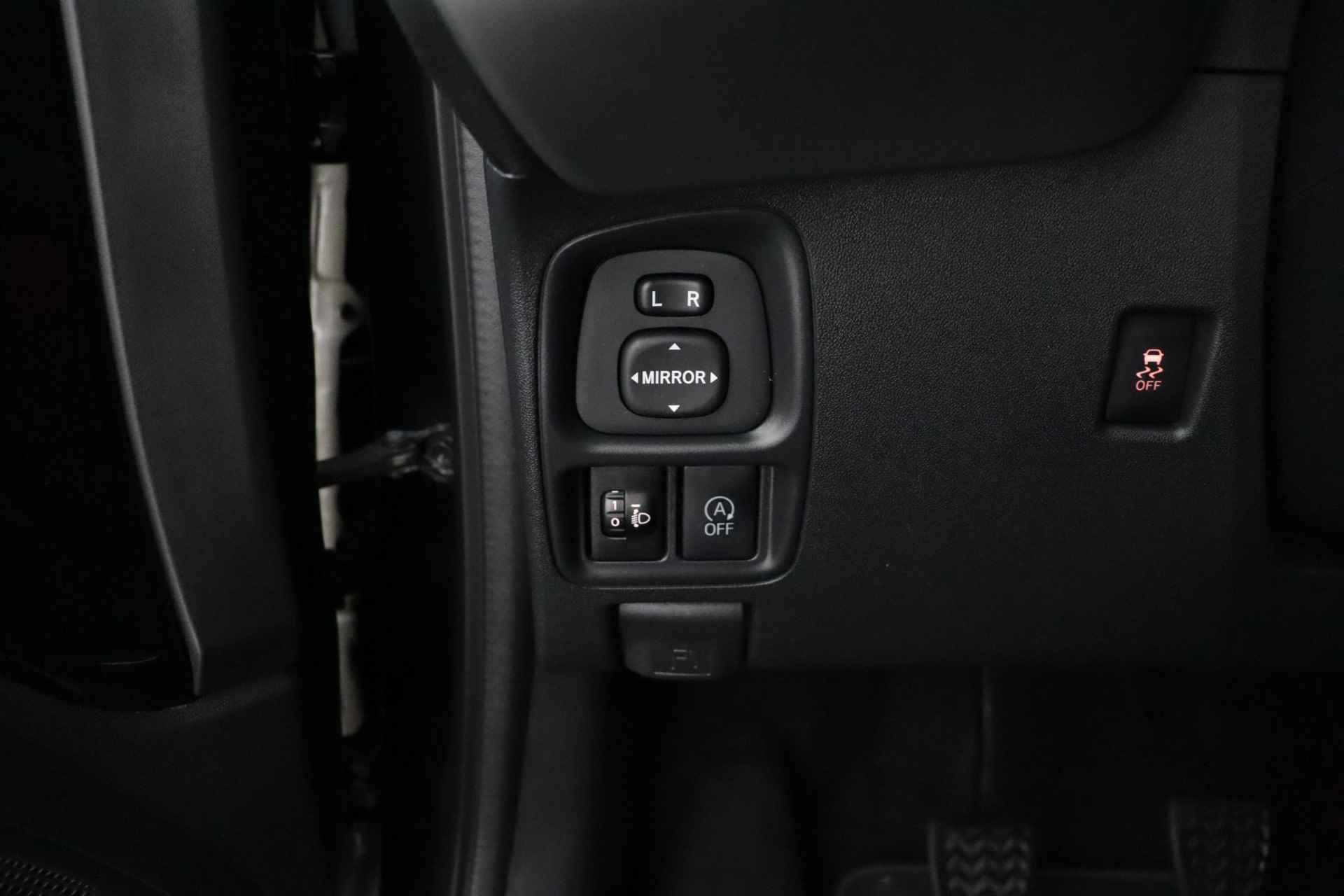 Toyota Aygo 1.0 VVT-i x-joy | Lichtmetalen-Velgen | Parkeercamera | Climate-Control | - 28/46