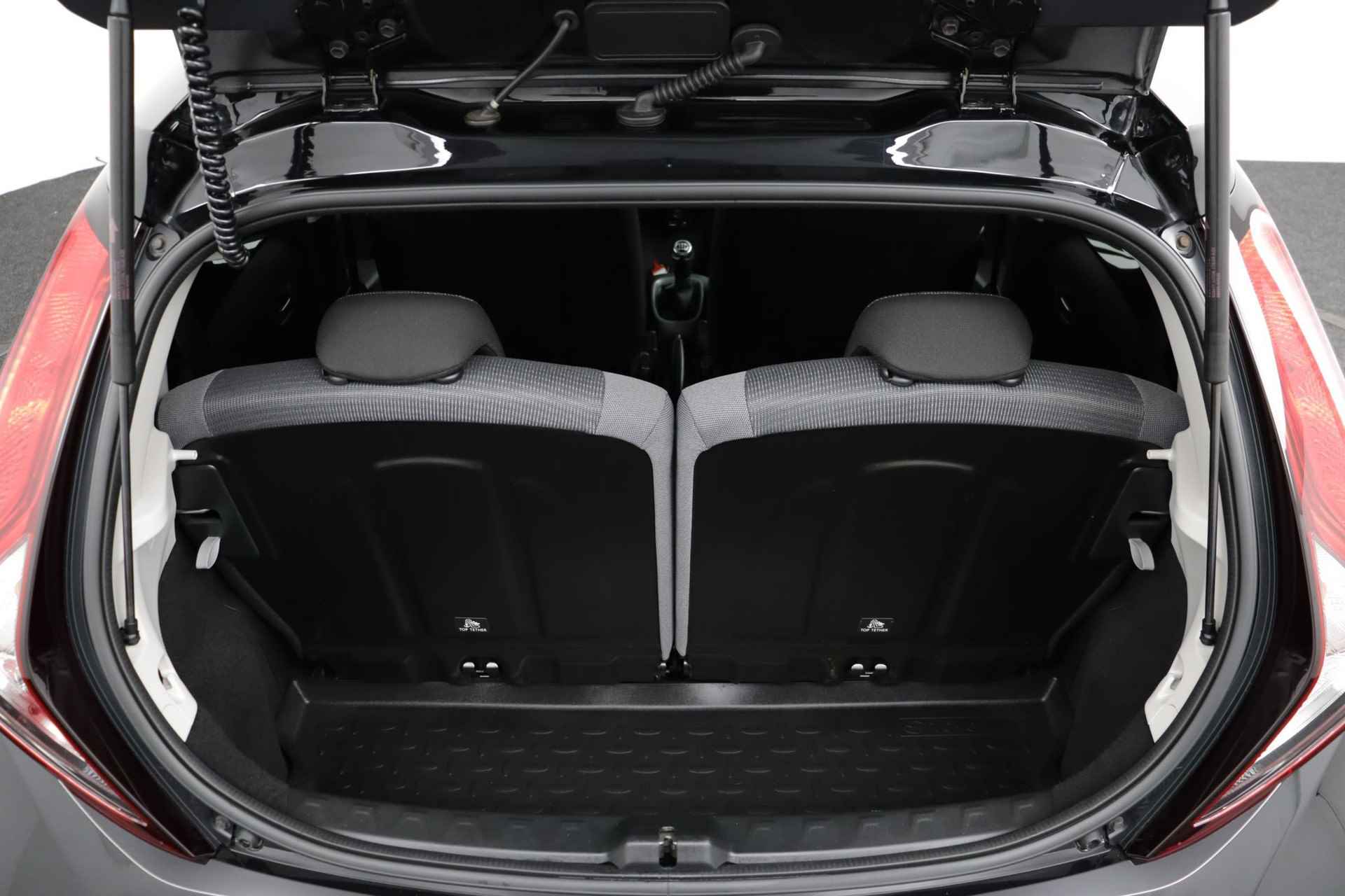 Toyota Aygo 1.0 VVT-i x-joy | Lichtmetalen-Velgen | Parkeercamera | Climate-Control | - 35/46