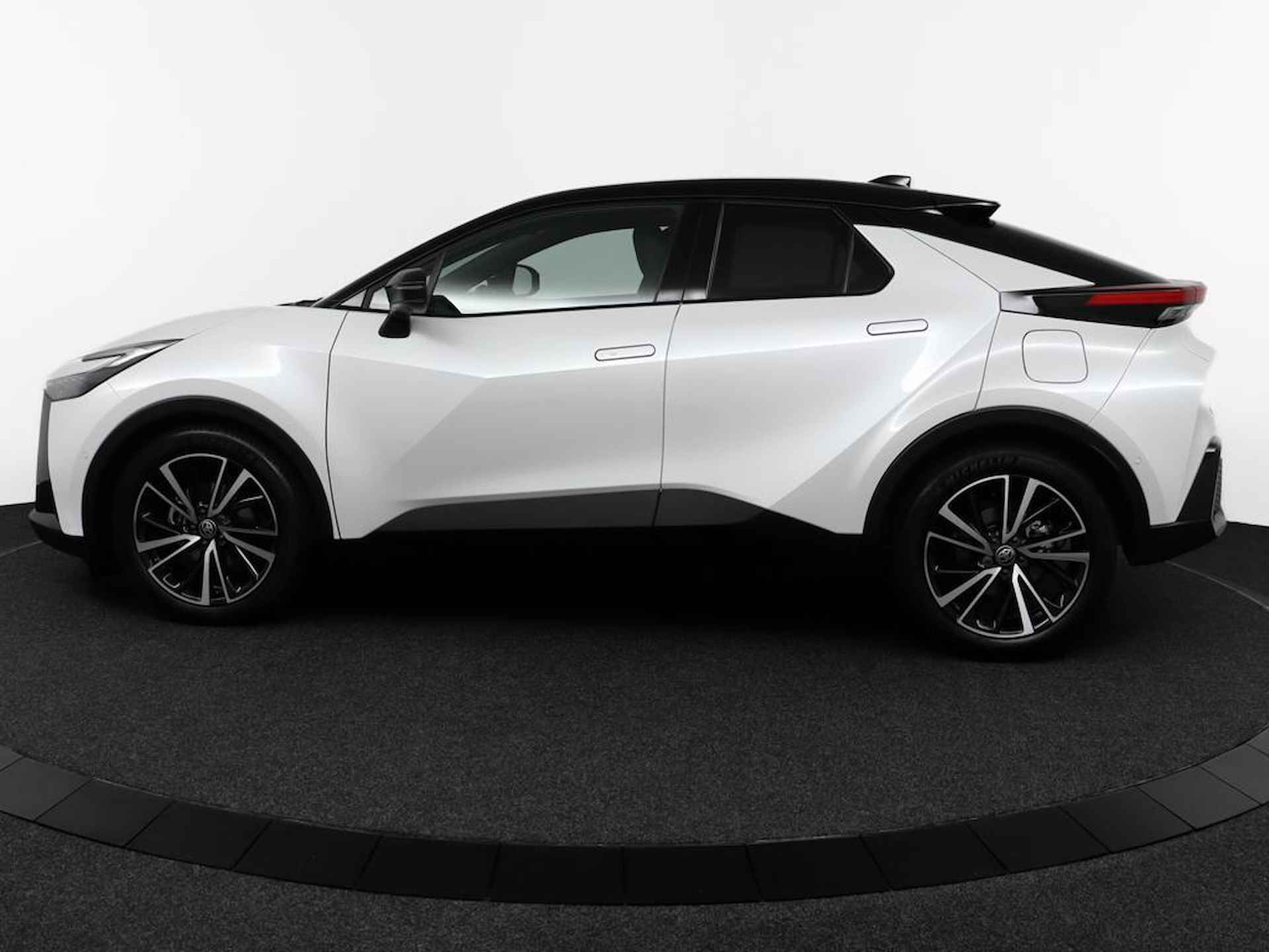 Toyota C-HR 1.8 Hybrid Executive | Draadloos Apple Carplay & Android Auto | Stoelverwarming | Adaptieve cruise control | - 3/72