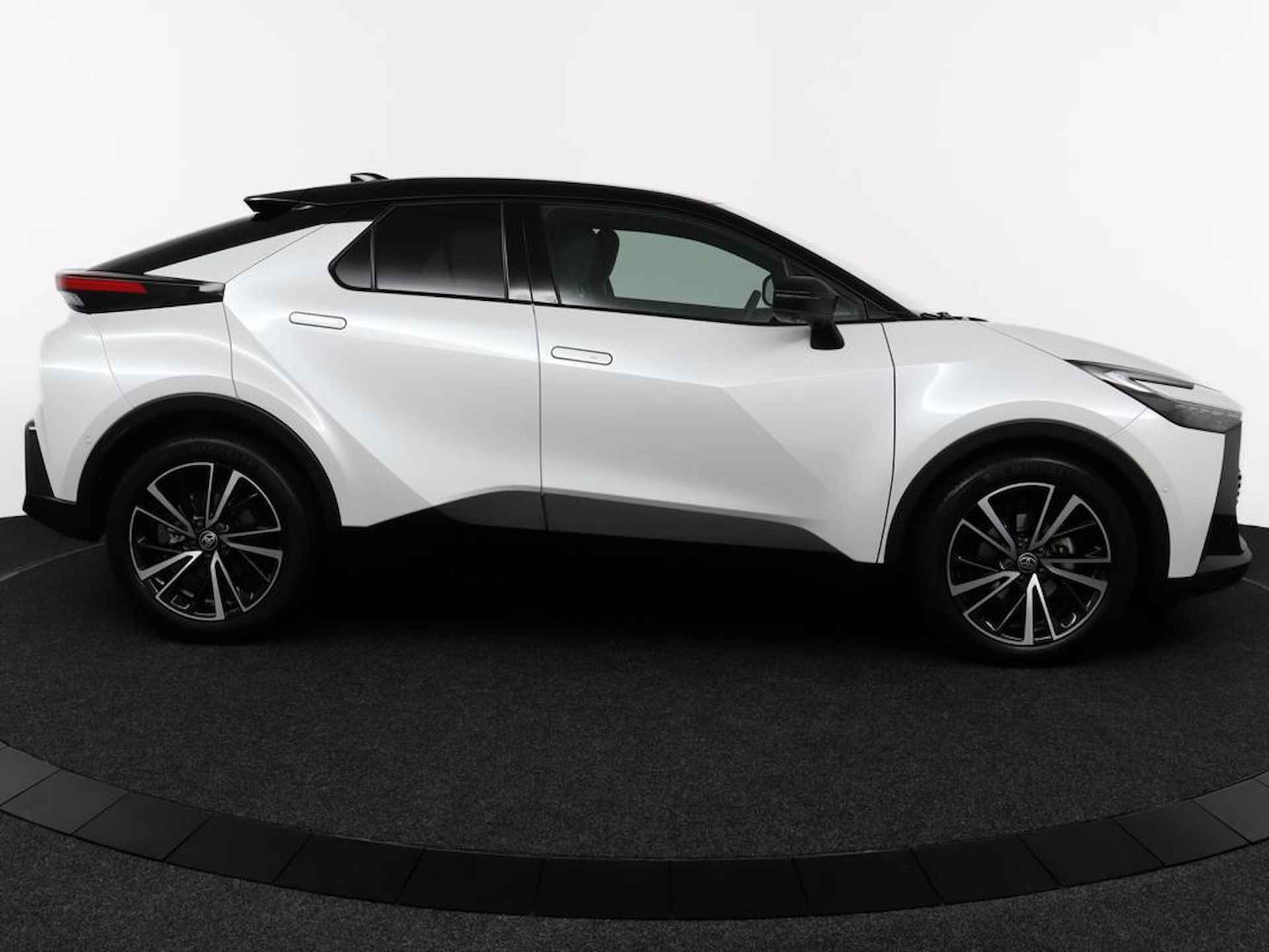 Toyota C-HR 1.8 Hybrid Executive | Draadloos Apple Carplay & Android Auto | Stoelverwarming | Adaptieve cruise control | - 13/72