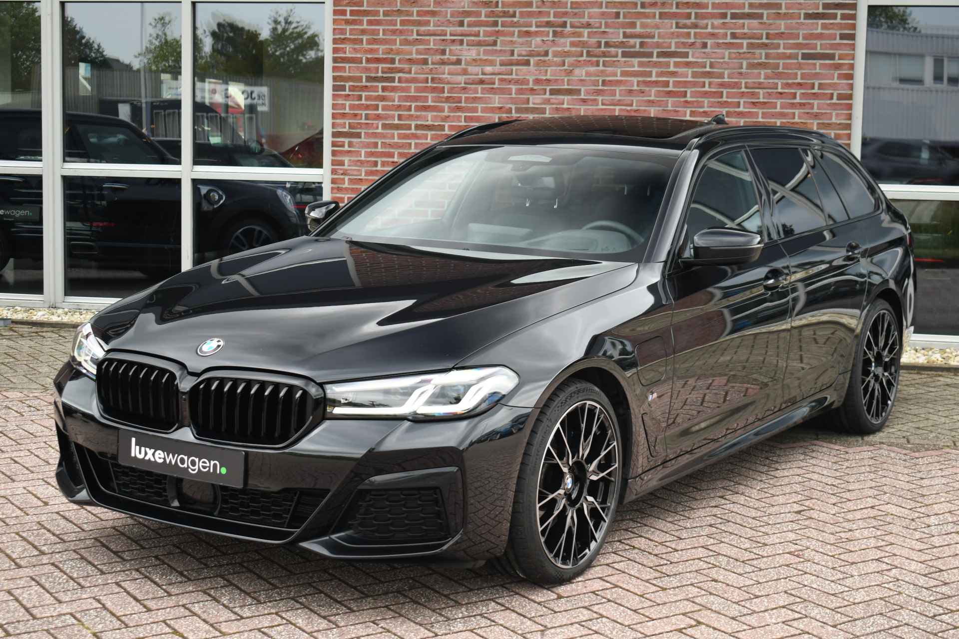 BMW 5 Serie Touring 530e xDrive M-Sport Pano Comf-zetel Trekh ACC 20inch HUD H/K - 51/77