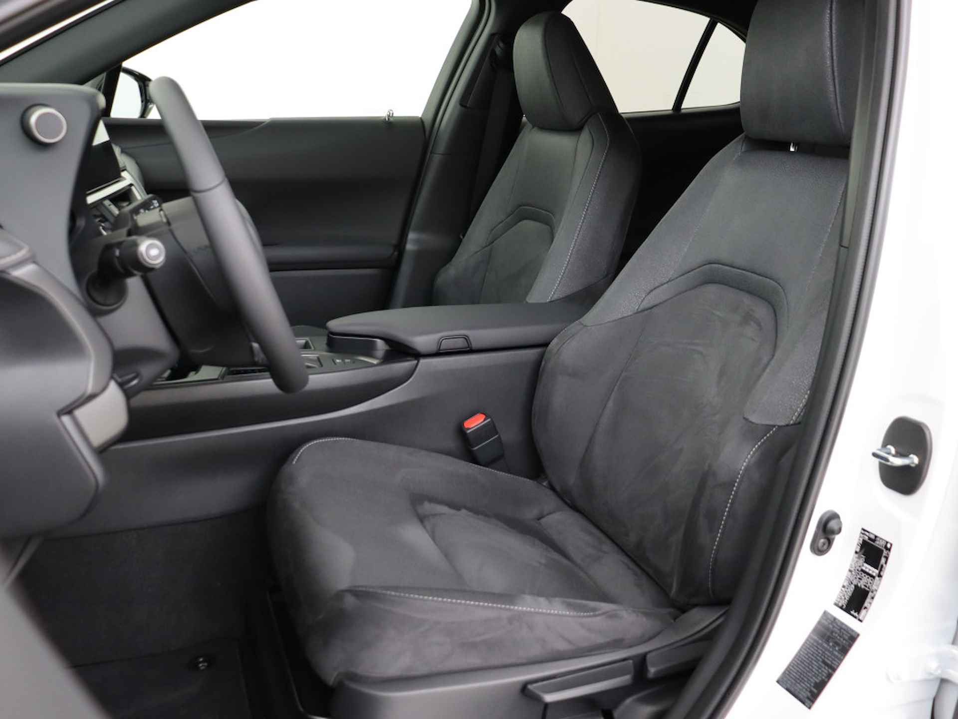 Lexus UX 250h Business Line | Apple Carplay & Android Auto | Parkeersensoren | 18" LM Velgen | - 16/45