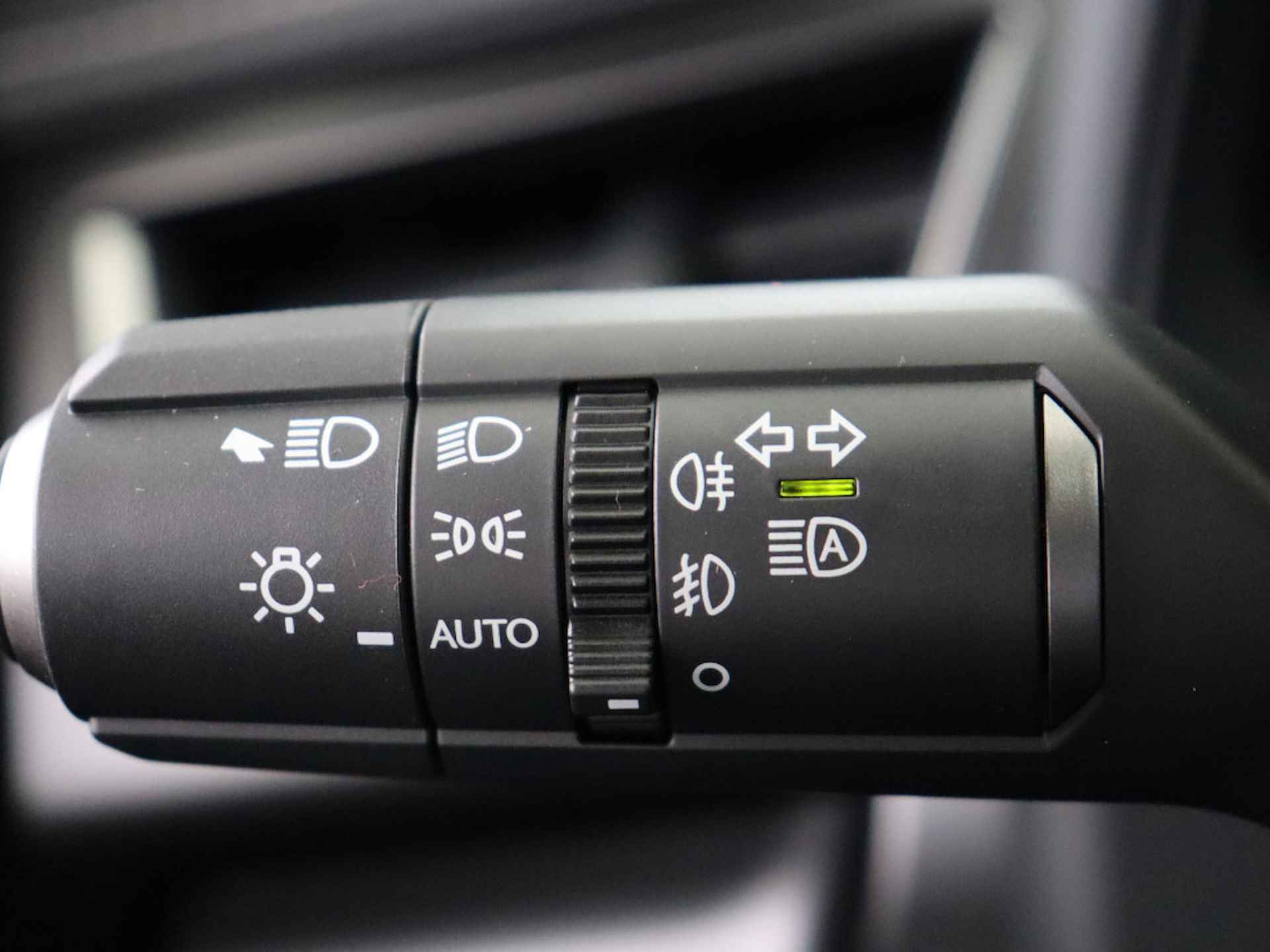 Lexus UX 250h Business Line | Apple Carplay & Android Auto | Parkeersensoren | 18" LM Velgen | - 20/45