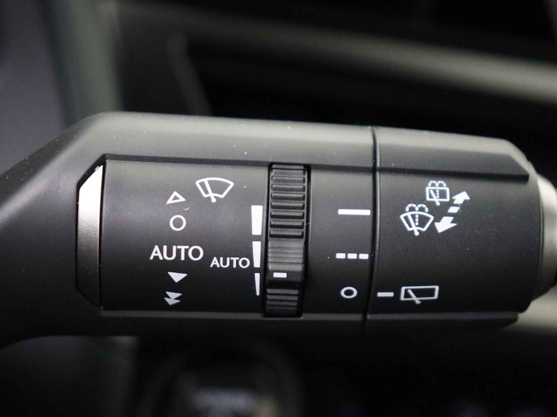 Lexus UX 250h Business Line | Apple Carplay & Android Auto | Parkeersensoren | 18" LM Velgen | - 21/45