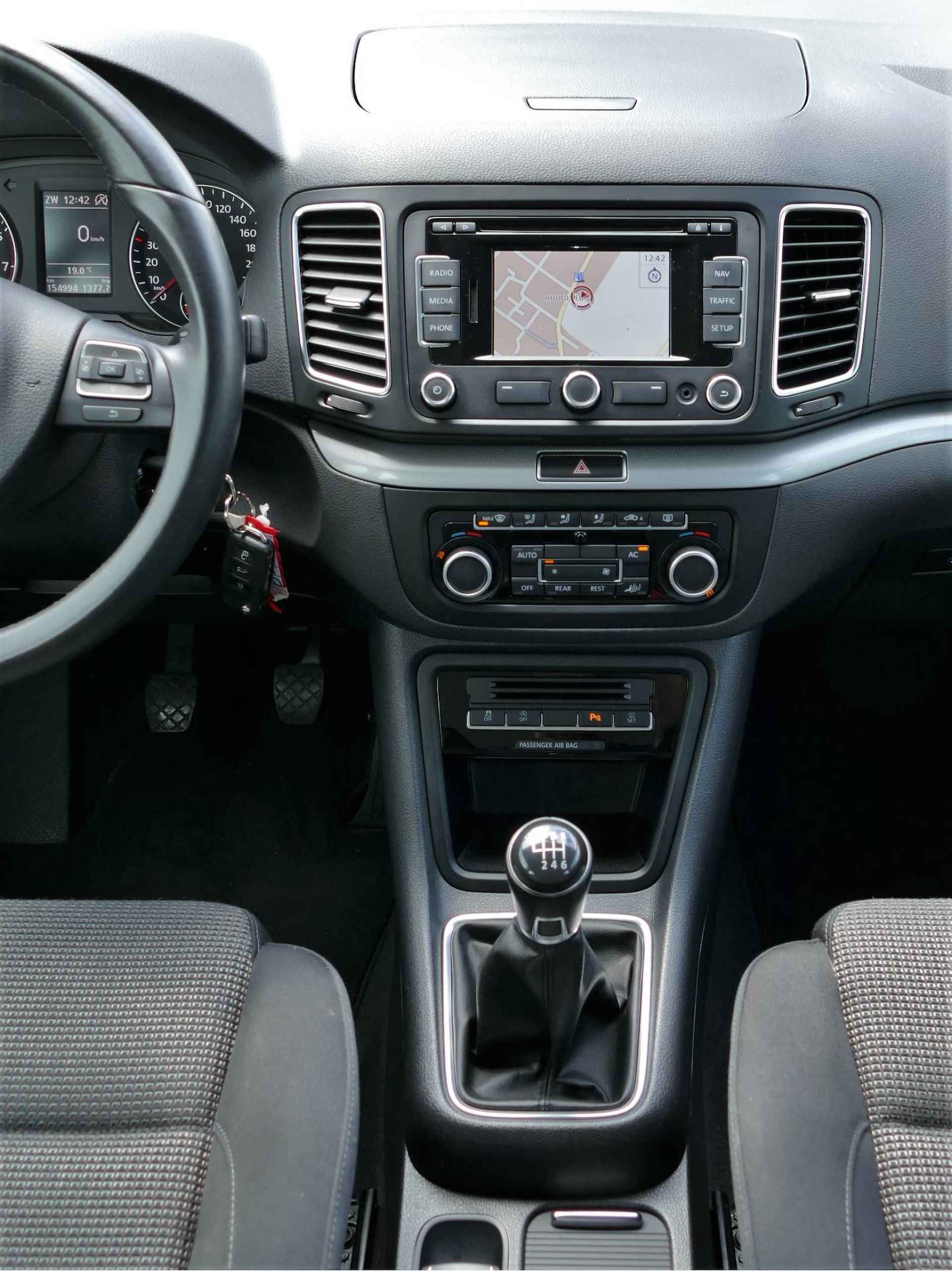 Volkswagen Sharan 1.4 TSI Comfortline 7 persoons | navigatie | cruise control - 20/49