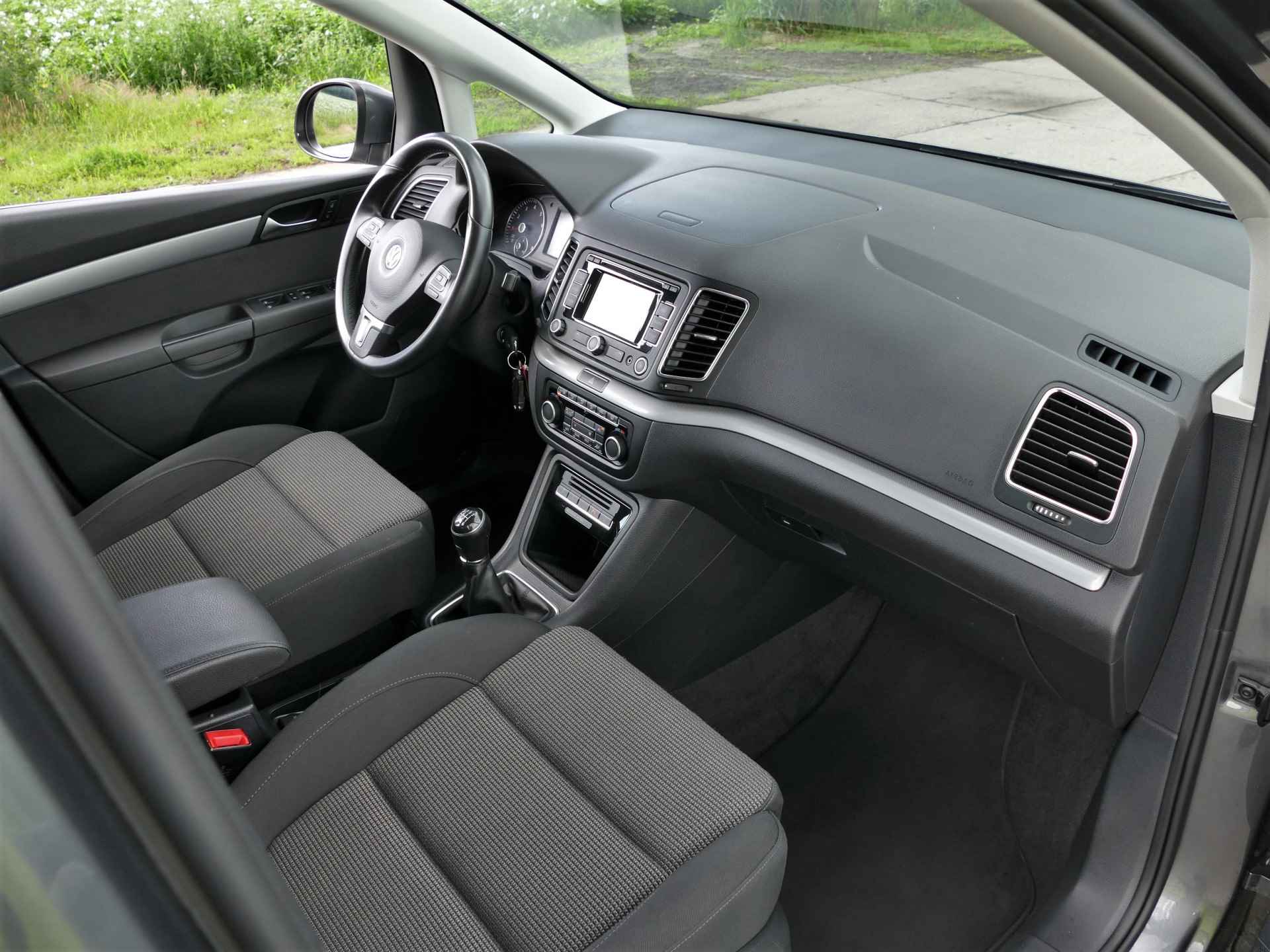 Volkswagen Sharan 1.4 TSI Comfortline 7 persoons | navigatie | cruise control - 37/49