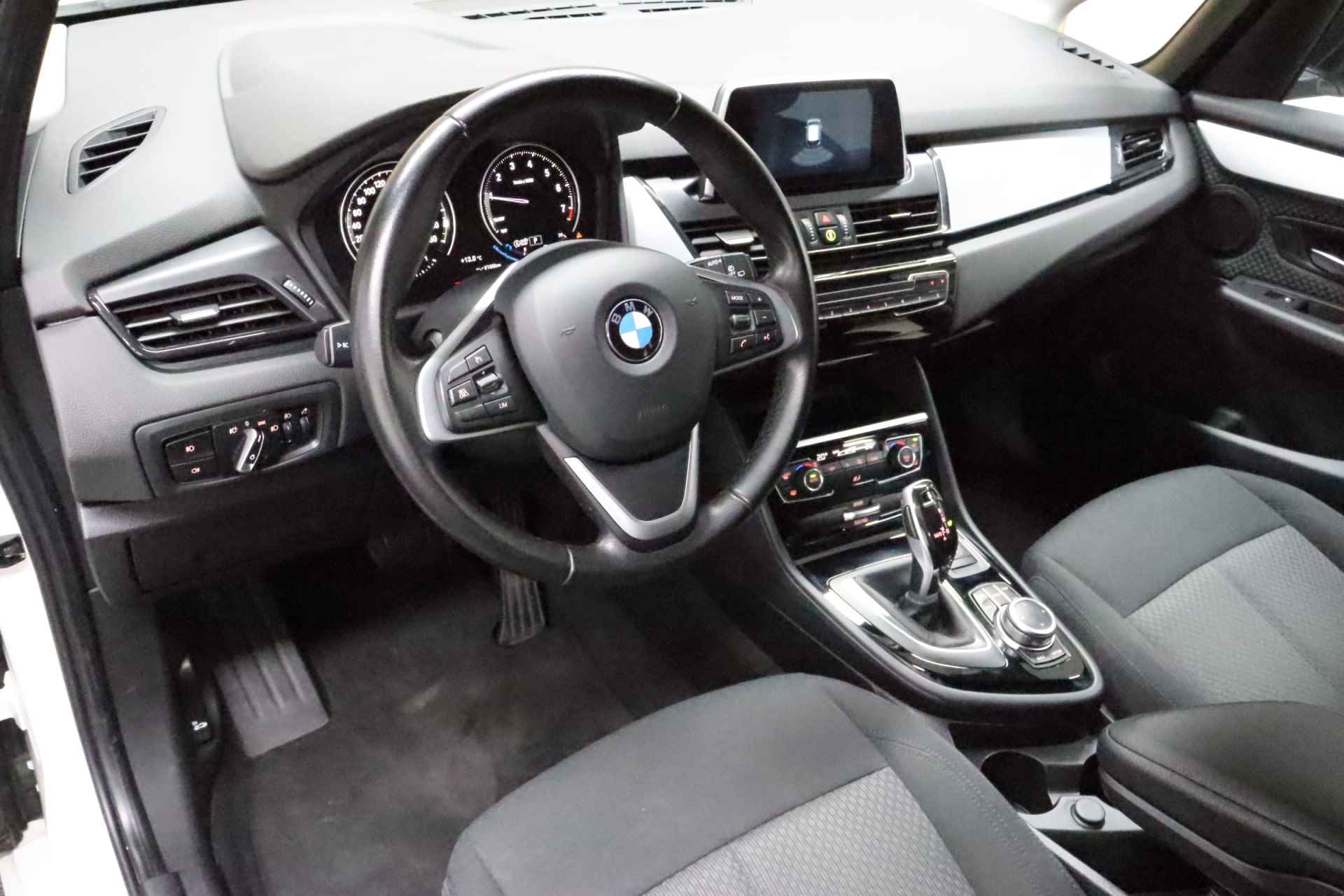 BMW 2 Serie Active Tourer 218i Corporate Executive Automaat | Navigatie | Trekhaak | Cruise | Parkeerhulp - 13/29