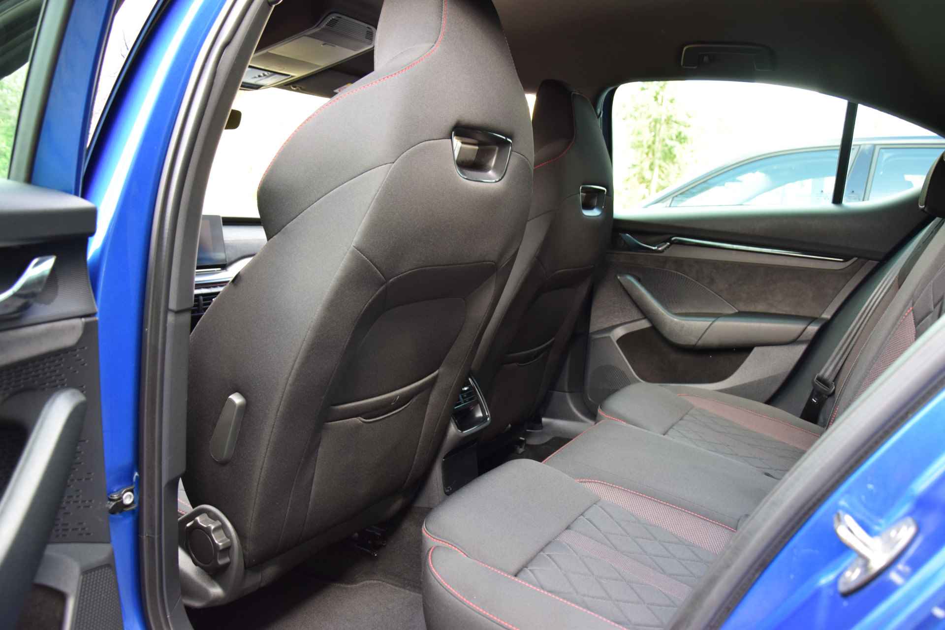Škoda Octavia RS 2.0 245PK Handgeschakeld | BOVAG Garantie | Trekhaak (wegklapbaar) | Virtual Dashboard | Full LED | 19'' Velgen | Stoelverwarming | Cruise Control | Elektrische Kofferklep | Kessy | - 7/49