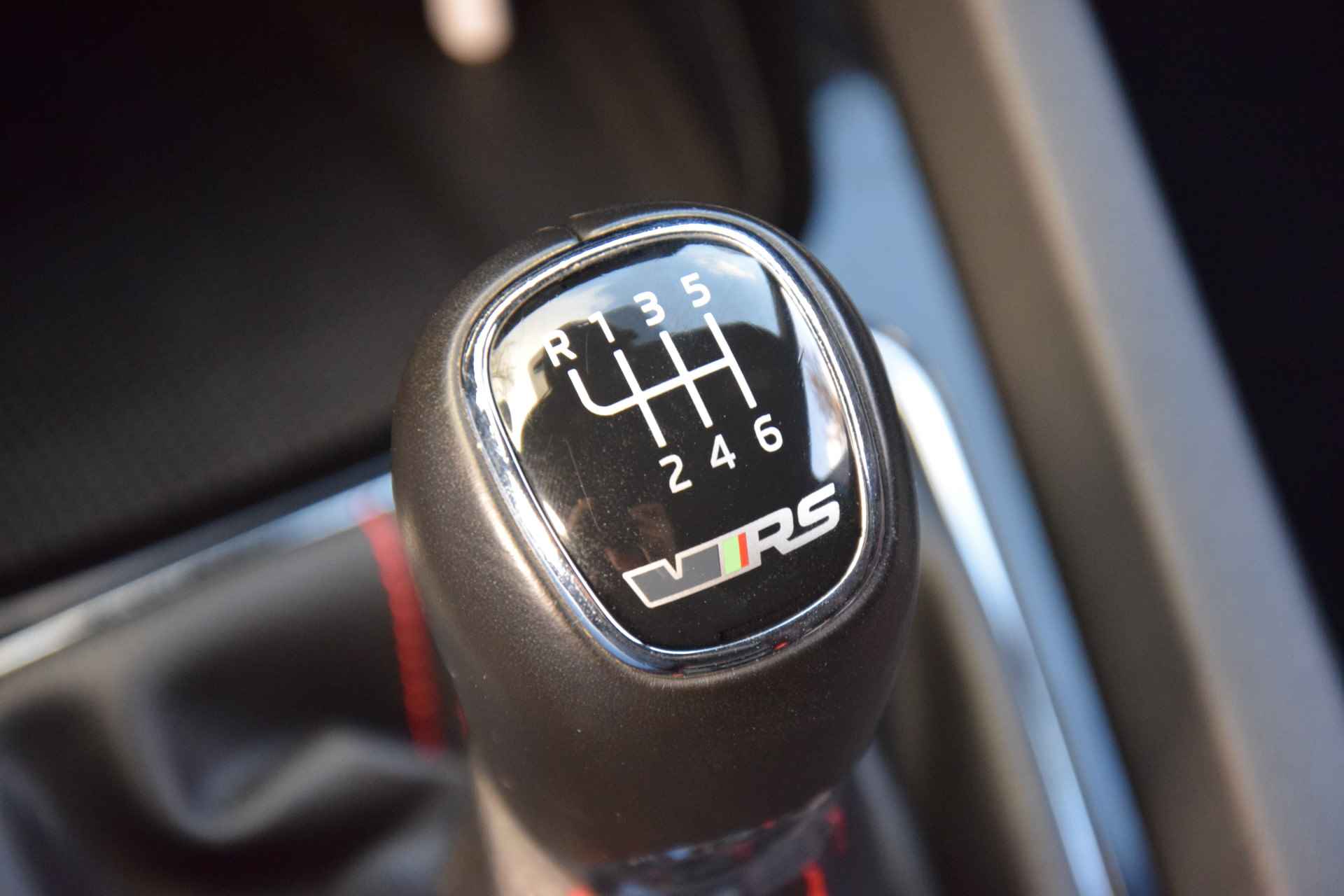 Škoda Octavia RS 2.0 245PK Handgeschakeld | BOVAG Garantie | Trekhaak (wegklapbaar) | Virtual Dashboard | Full LED | 19'' Velgen | Stoelverwarming | Cruise Control | Elektrische Kofferklep | Kessy | - 14/49