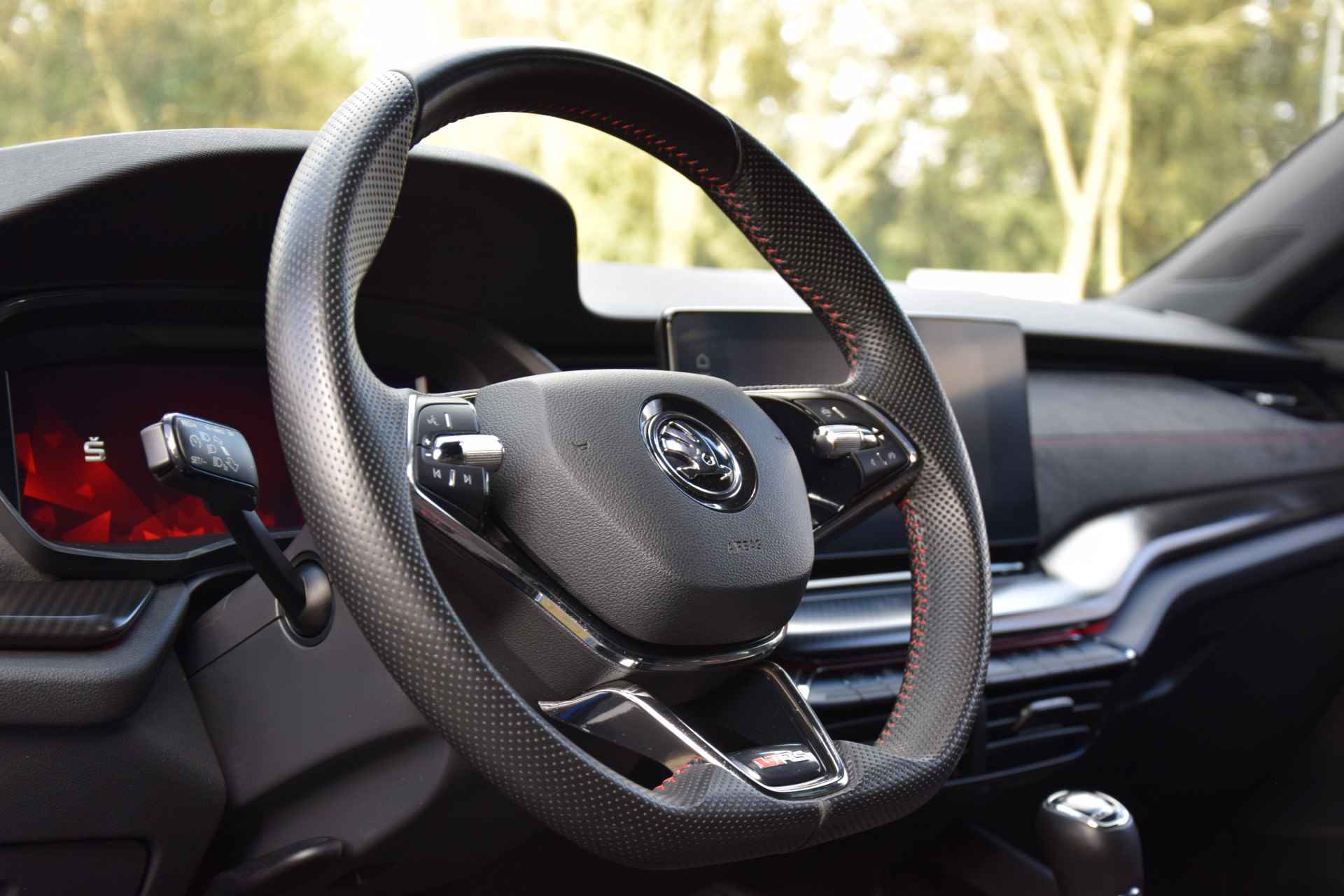 Škoda Octavia RS 2.0 245PK Handgeschakeld | BOVAG Garantie | Trekhaak (wegklapbaar) | Virtual Dashboard | Full LED | 19'' Velgen | Stoelverwarming | Cruise Control | Elektrische Kofferklep | Kessy | - 17/49